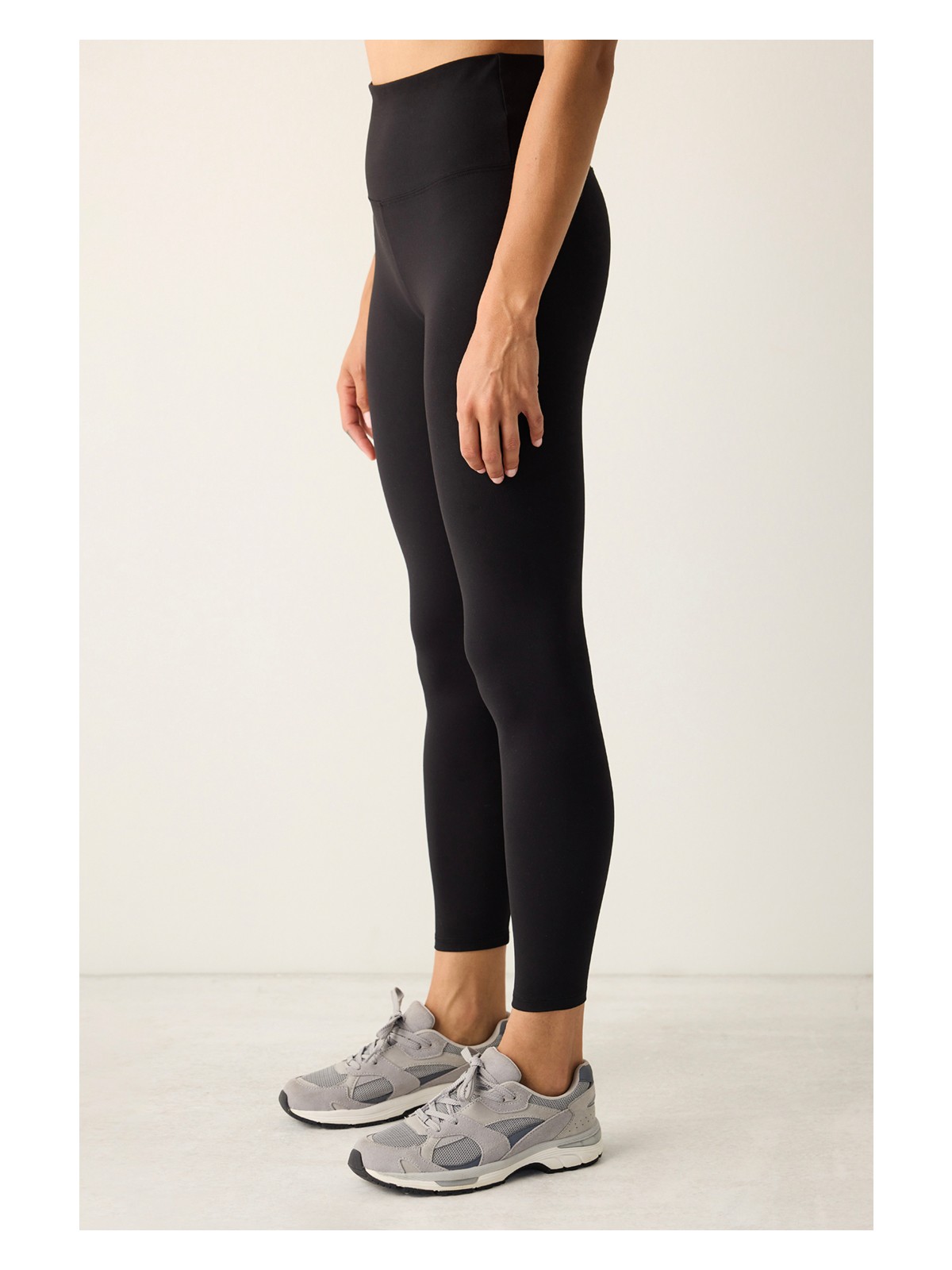 Penti Kadın Siyah Soft Feel Tayt İnce Kalınlık ve Normal Bel ile Şık ve Konforlu Stil