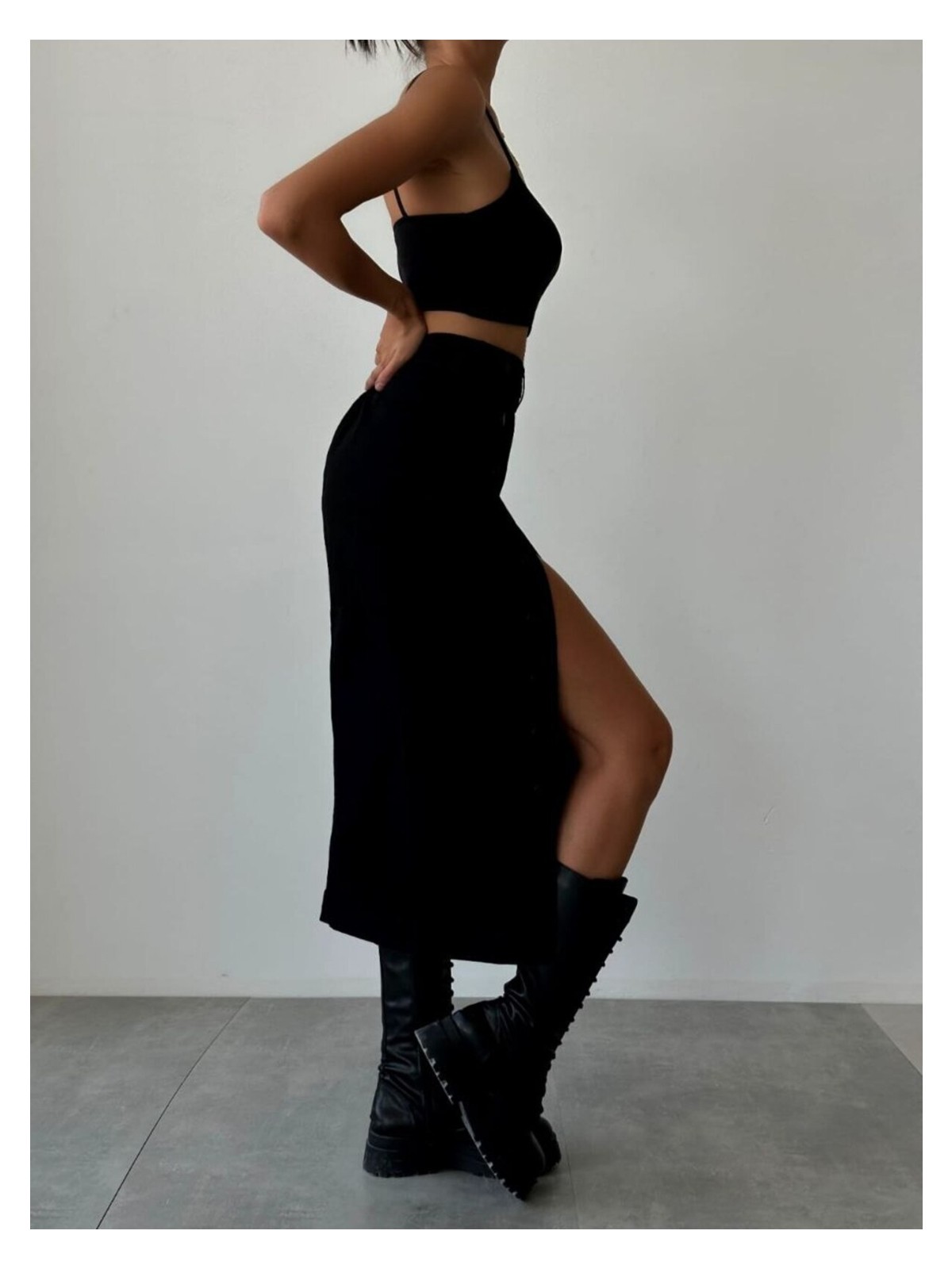 Madame Melek Zr Model Yırtmaç Detaylı Düğmeli Kot Etek Koyu Mavi Midi Diz Boy - Görsel 3