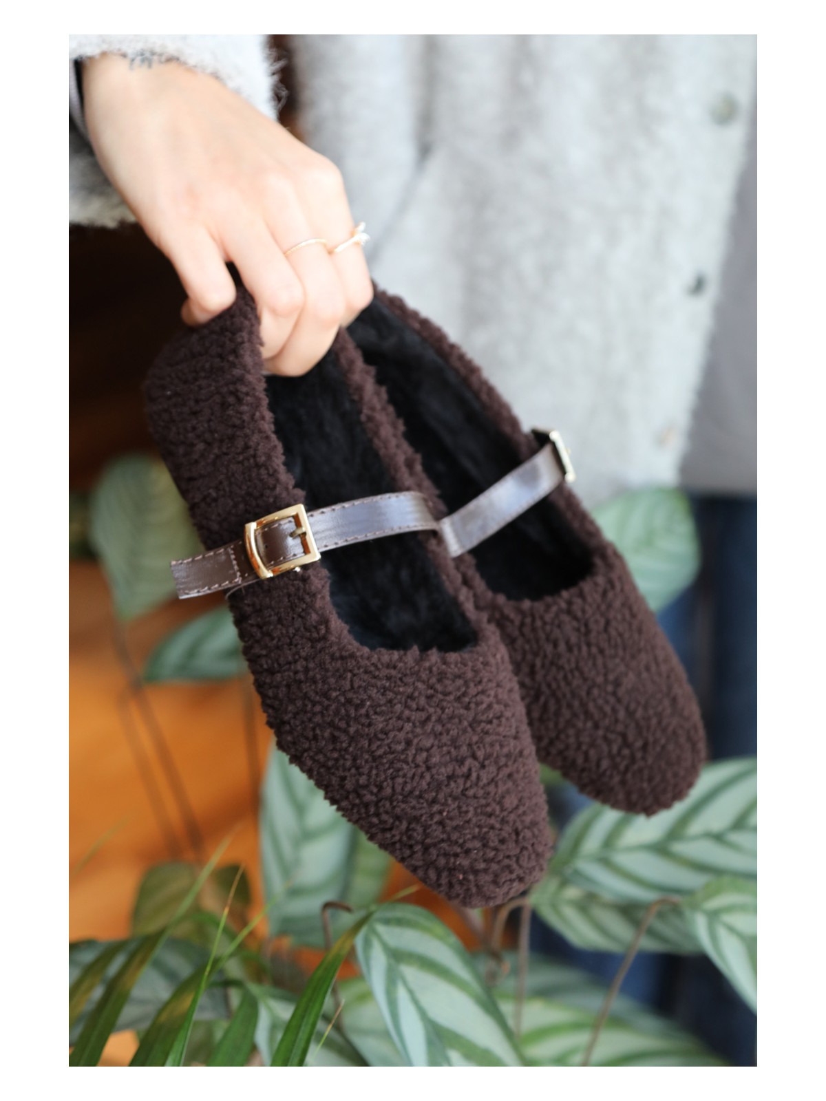 Renkli Butik Peluş Tüylü Bilekten Bağlamalı Kadın Ev Ayakkabısı Babet