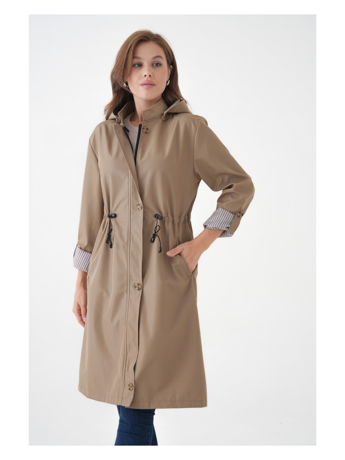 Ayşo Clothes Taba Rüzgar ve Su Geçirmez Çıkarılabilir Kapüşonlu Beli Tünelli Bondit Kumaş Trençkot - Görsel 5