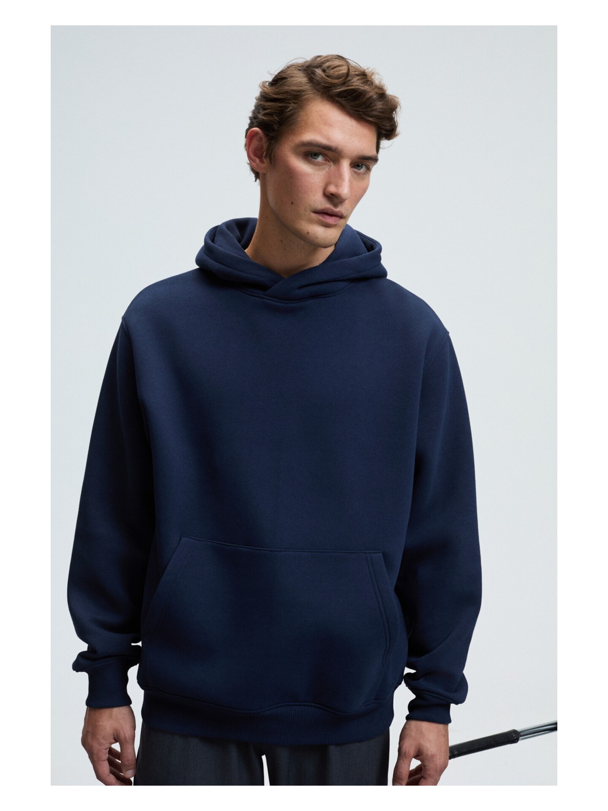 Grimelange AMOS Erkek Yumuşak Kumaşlı 3 İplik Oversize Kapüşonlu Kanguru Cepli Siyah Sweatshirt - Görsel 3