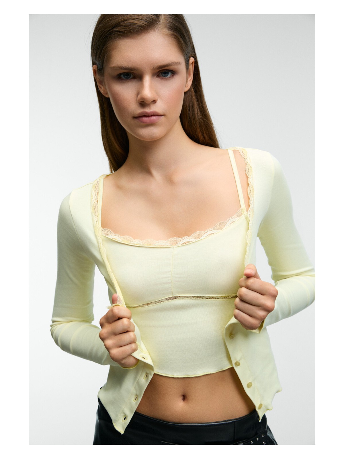 Grimelange ELVURA Kadın Esnek Kumaşlı Yakası Dantel Detaylı Düğmeli Bluz Ve Atlet İkili Takım Grimelanj Bluz - Görsel 7