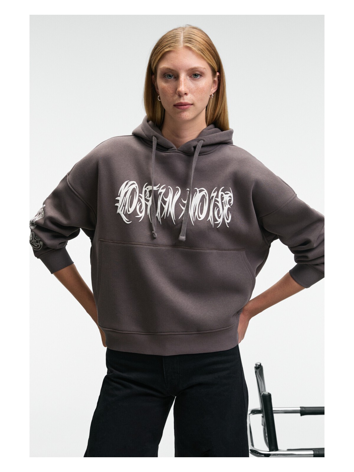 Grimelange ALIRAYNE Kadın Baskılı Oversize Kapüşonlu Kanguru Cep Antrasit Sweatshirt