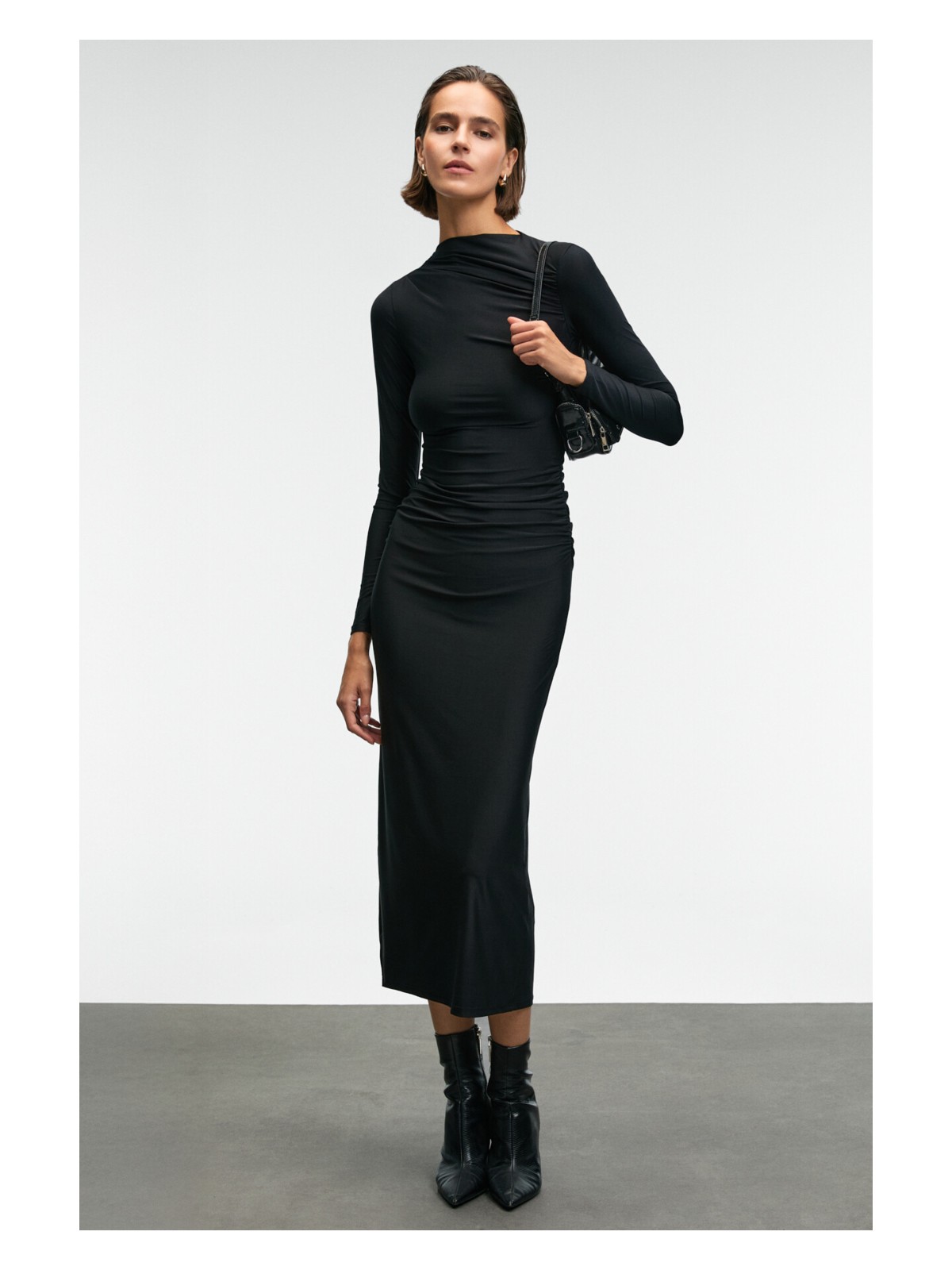 Grimelange EFLOUR Kadın Dik Yakalı Büzgü Detaylı Esnek Kumaşlı Uzun Bordo Elbise - Görsel 4