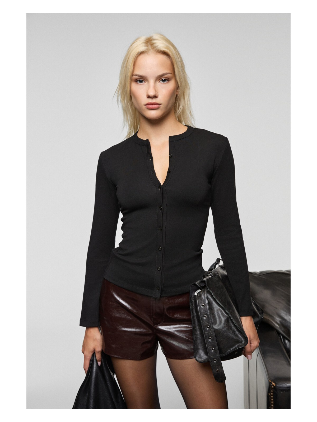 Grimelange TALUVIA Kadın Esnek Kumaşlı Vücuda Oturan Slim Fit Düğmeli Siyah Bluz