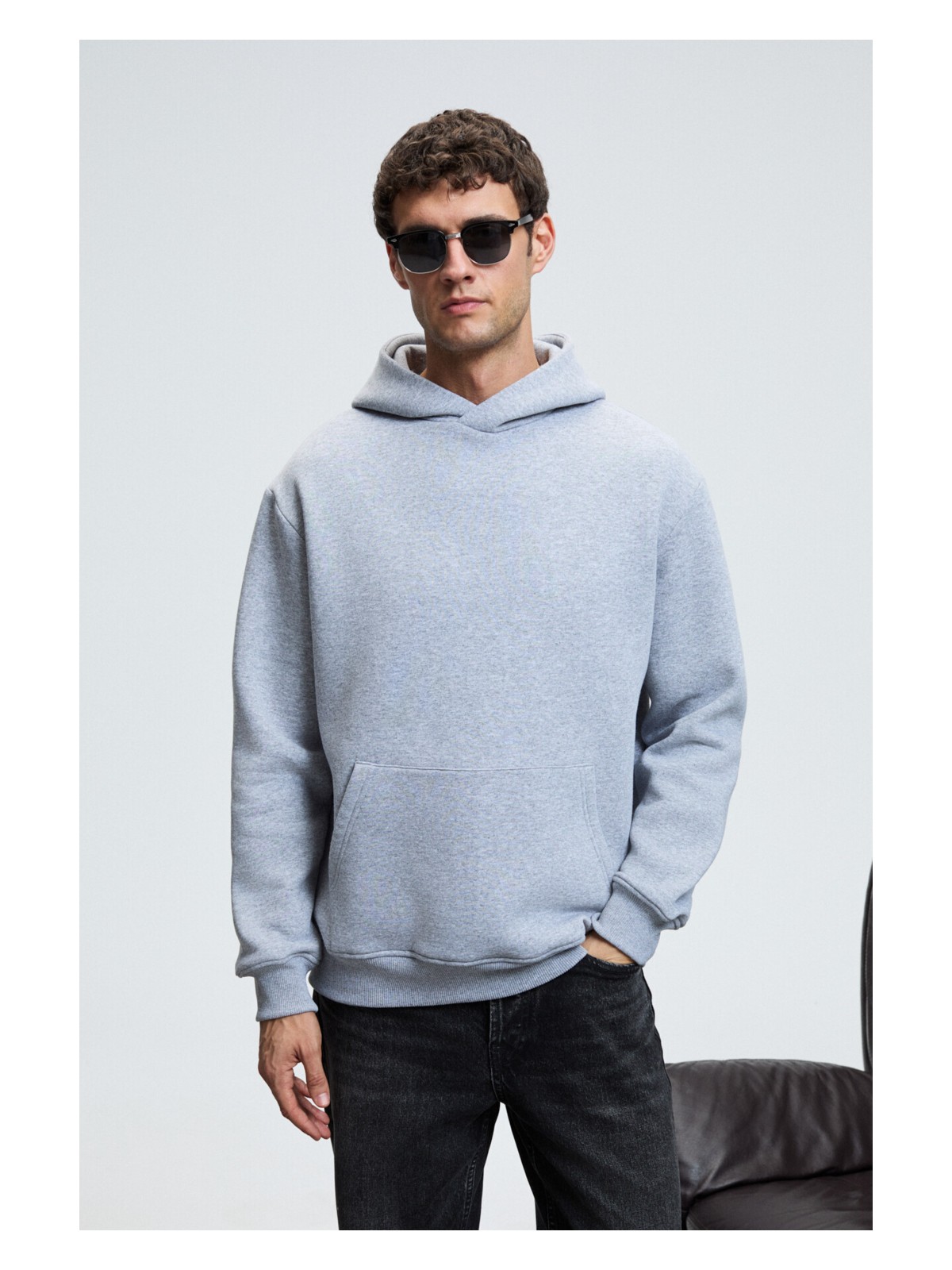 Grimelange AMOS Erkek Yumuşak Kumaşlı 3 İplik Oversize Kapüşonlu Kanguru Cepli Siyah Sweatshirt - Görsel 6