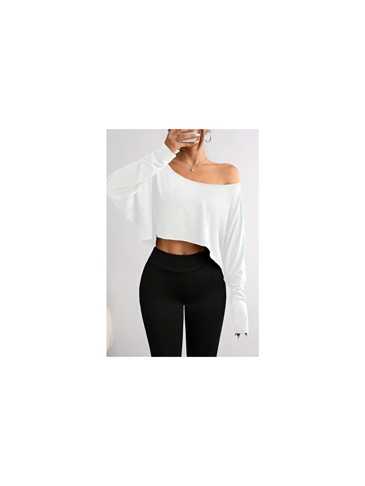 Tarz Cool Beyaz Kadın Düşük Omuz Kayık Yaka Oversize Uzun Kollu Crop T-Shirt - Görsel 2