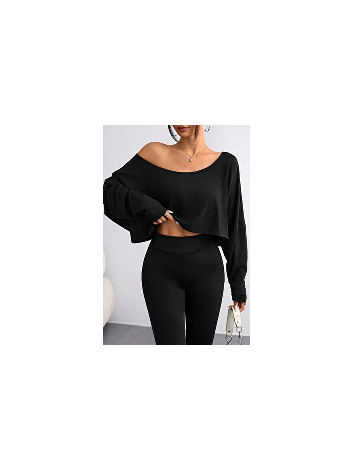 Tarz Cool Siyah Kadın Oversize Uzun Kollu Crop T-Shirt Kayık Yaka Pamuklu Düşük Omuz - Görsel 2