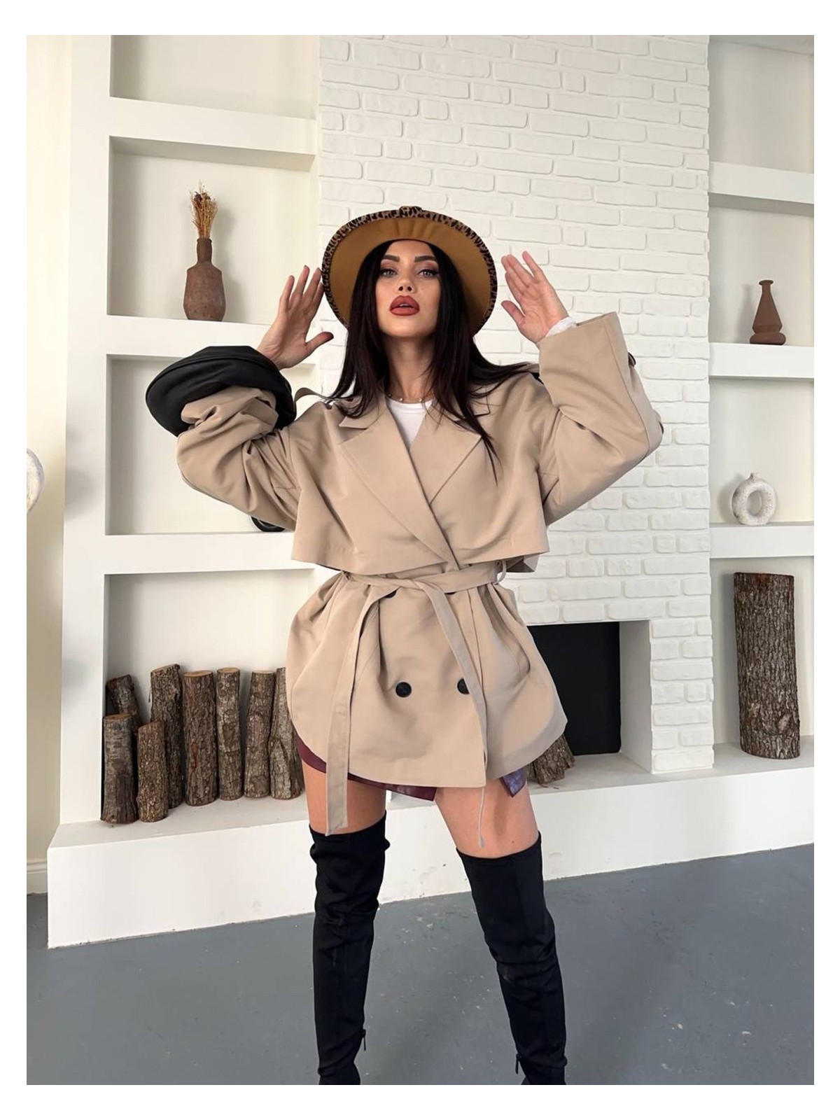 Famoda Kruvaze Yaka Düğmeli Kemerli Cepli Apoletli Kuşaklı Trençkot