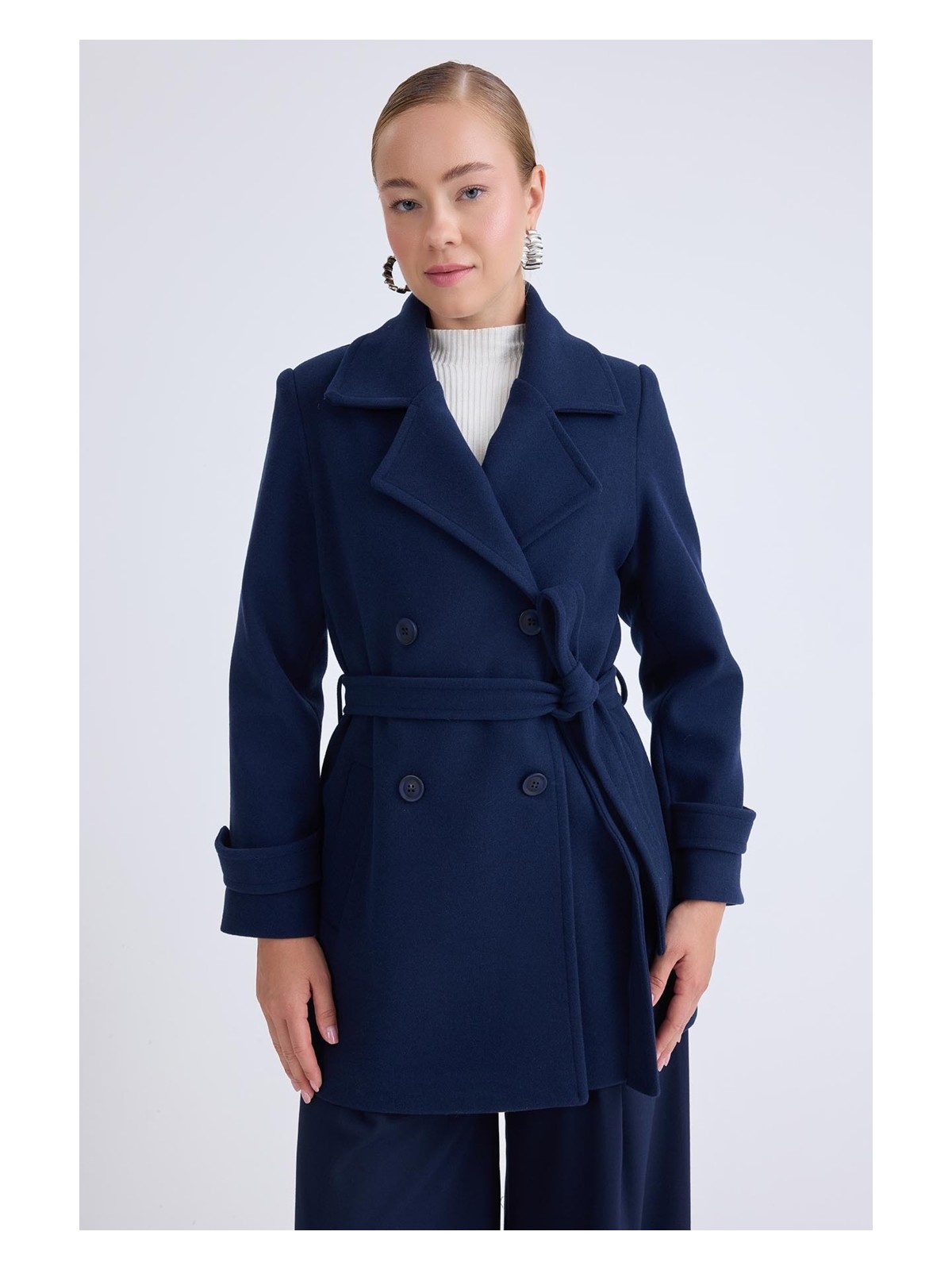 Vitrin Önü Düğmeli Kuşaklı Kısa Kaşe Kaban - Görsel 7