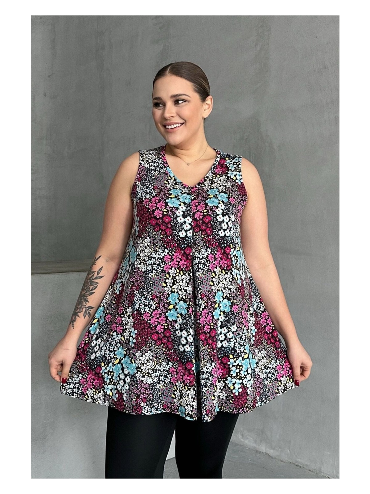 Stil Diva Büyük Beden V Yaka Sıfır Kol Çiçek Desenli Bluz 302261