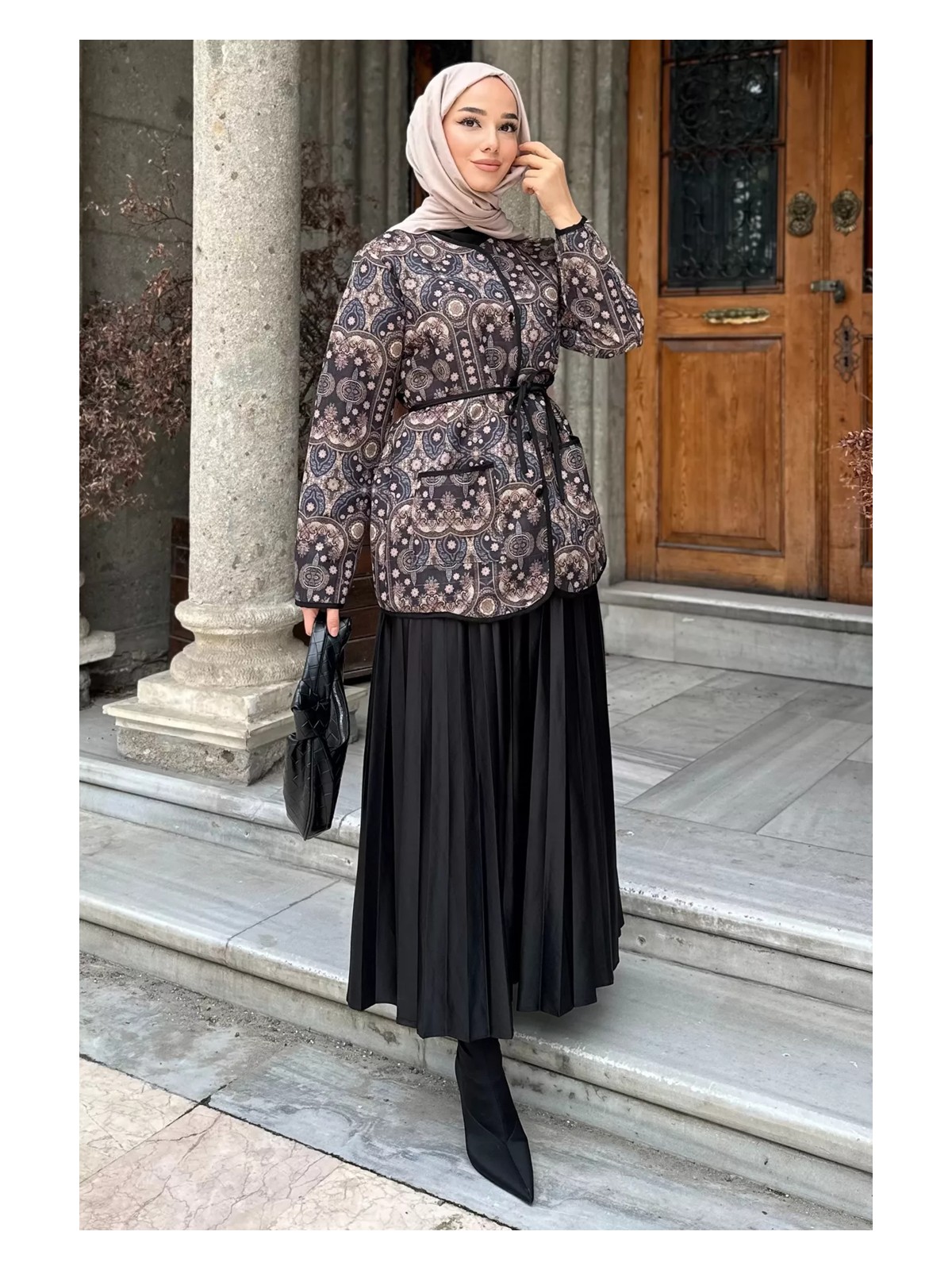 Julude Ön Düğmeli Etnik Desen Kapitoneli Tesettür Ceket P-00018949