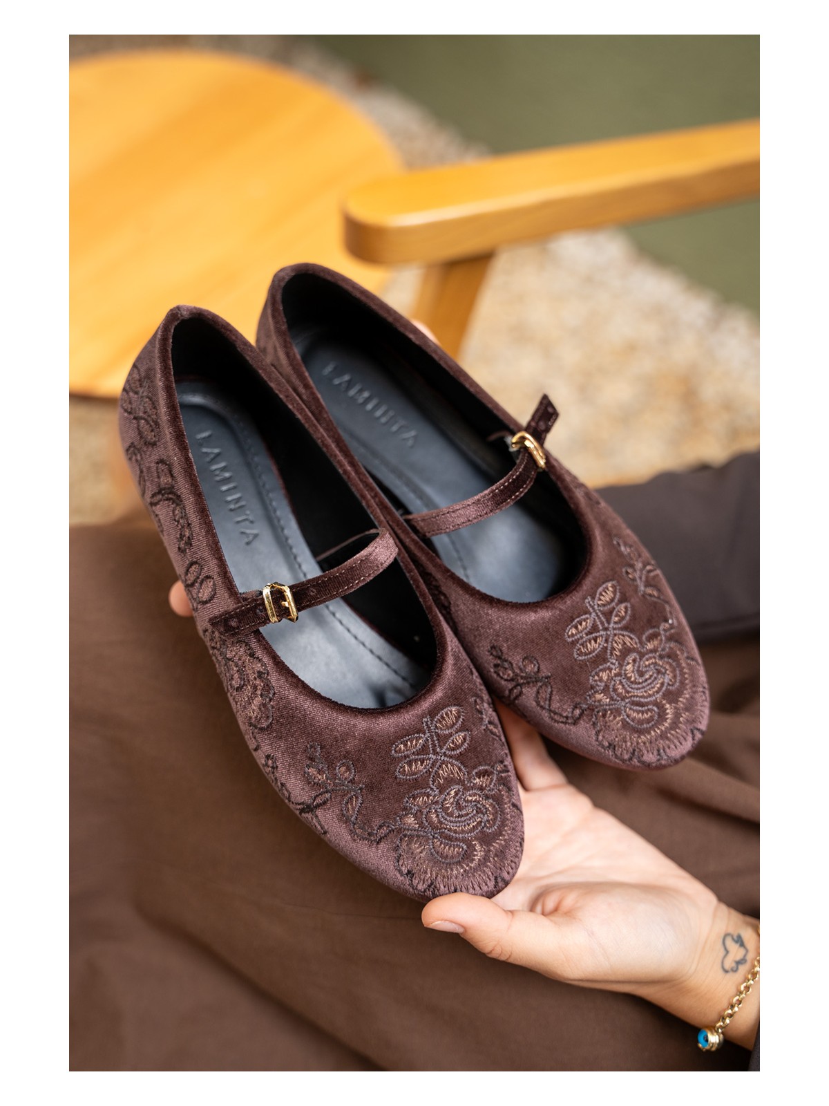 Laminta Semy Bej Nakış Detaylı Babet - Görsel 5