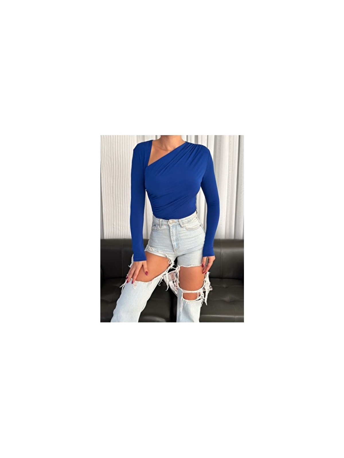 Qutta Kadın Siyah V Dekolte Detaylı Regular Kalıp Önü Çift Kat Polyester Pamuk Kumaş Bluz - Görsel 7