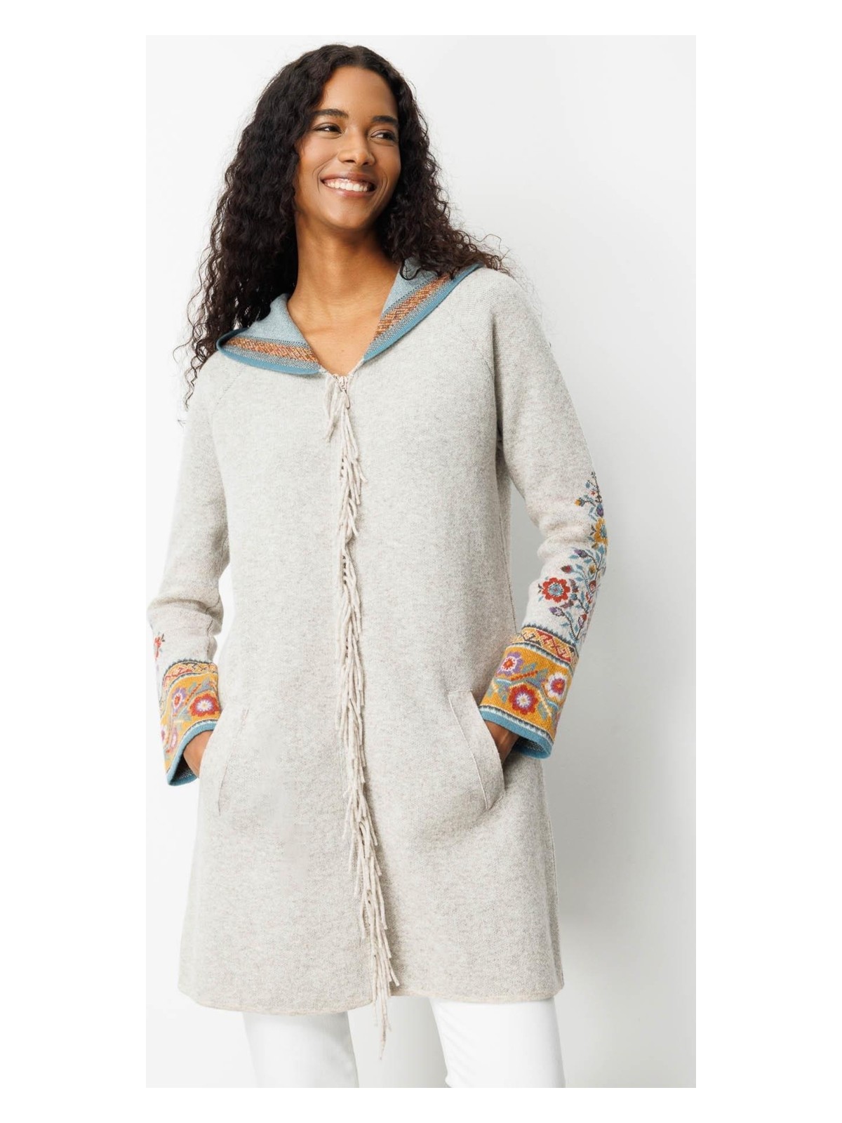 Eskişehir Mağazacılık 25056 Desen Triko Kolu Kapşonlu Kilim Jakarlı Reglan Kol Fermuarlı Uzun Püsküllü Kaban