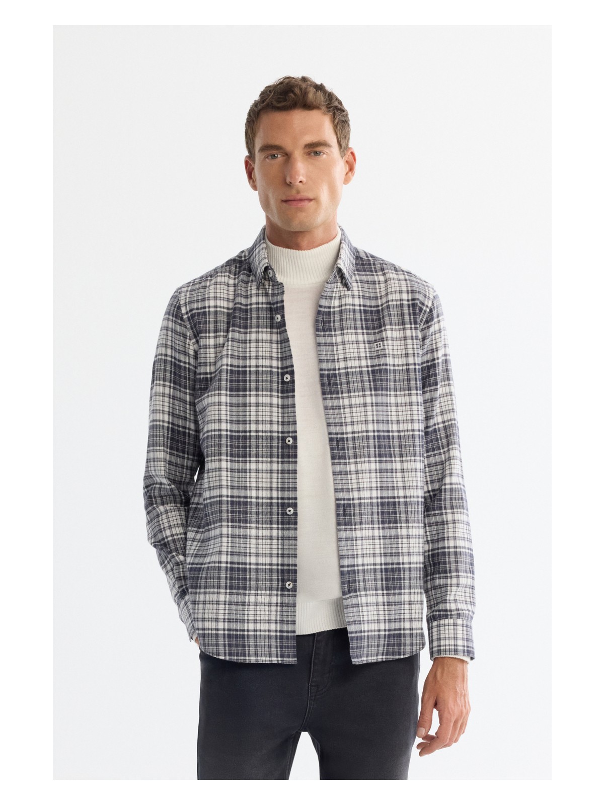 AVVA Erkek Gri Alttan Britli Yaka Ekoseli %100 Pamuk Flanel Regular Fit Gömlek A42Y2143