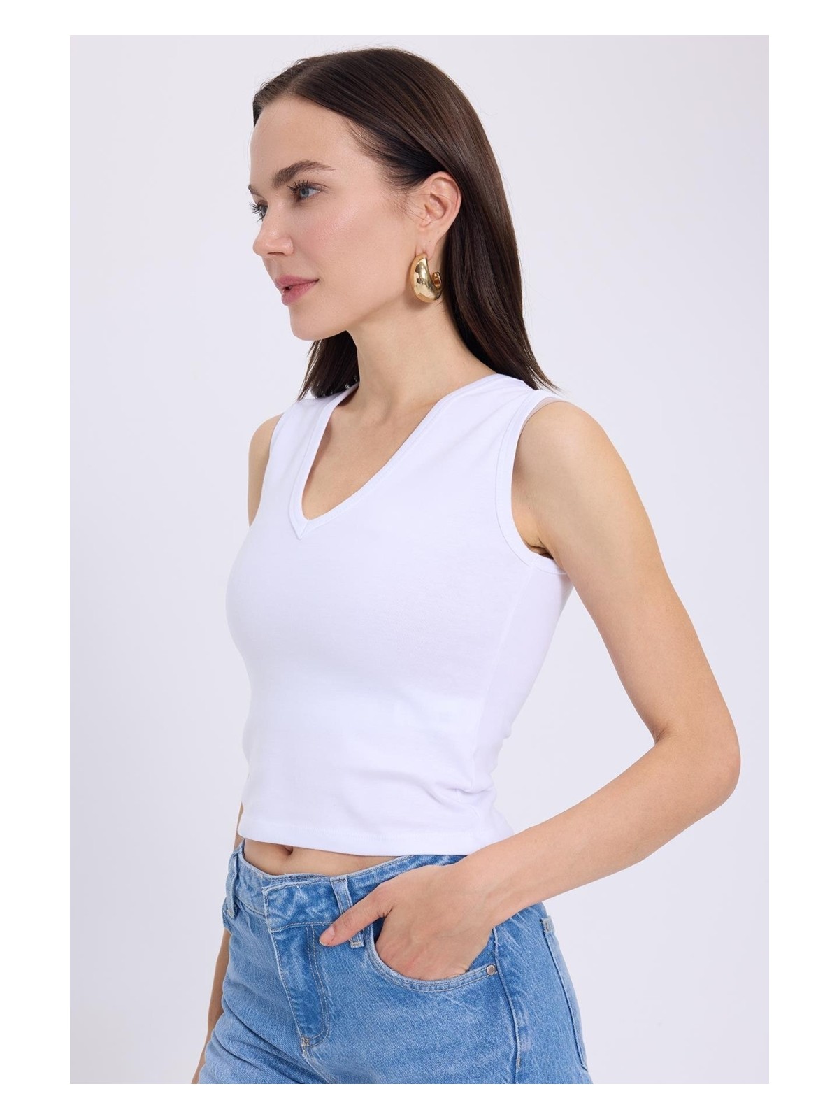 Tudors Kadın Slim Fit Dar Kesim V Yaka Sıfır Kol Pamuklu Ribanalı Beyaz Bluz - Görsel 2