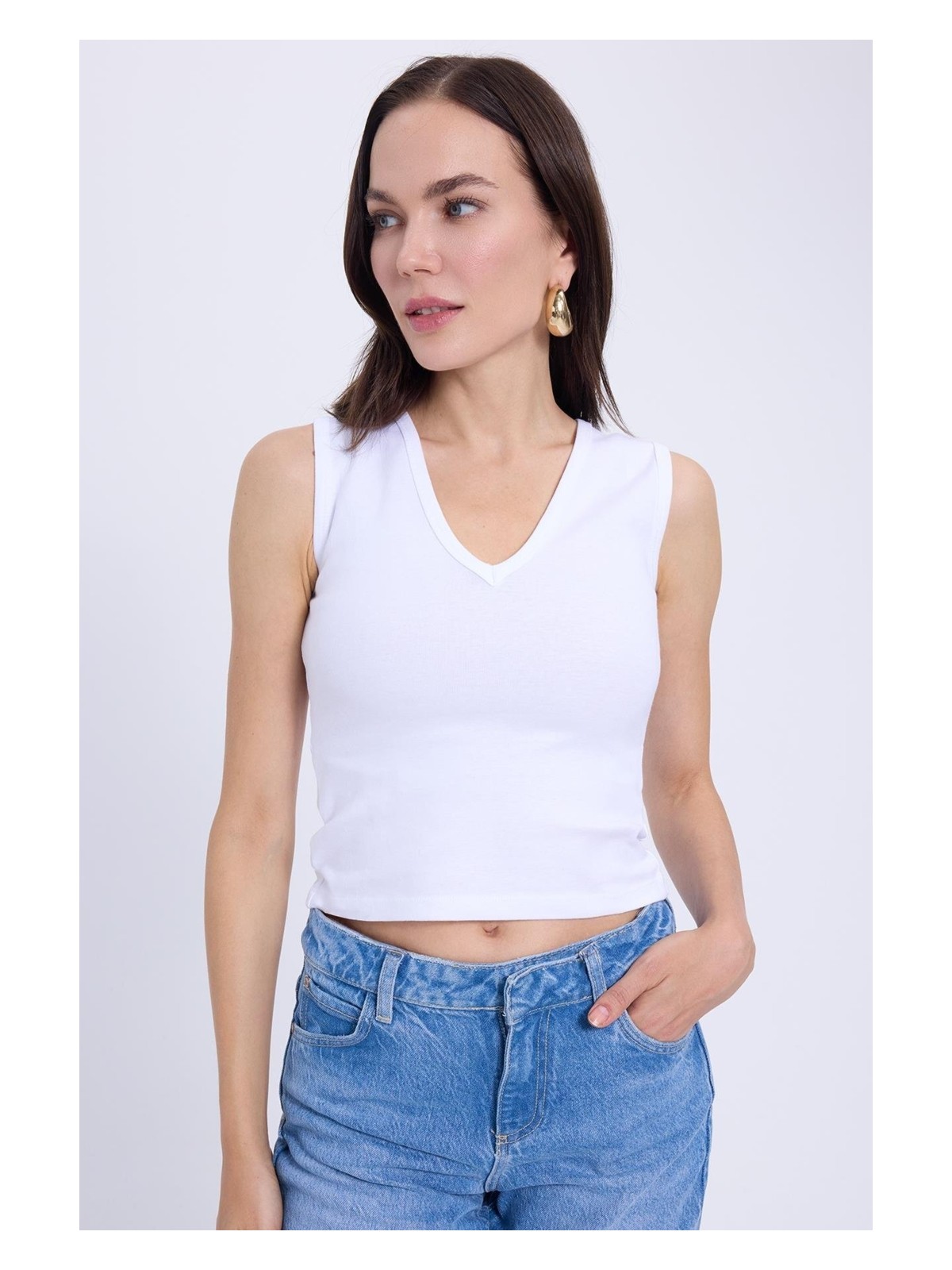 Tudors Kadın Slim Fit Dar Kesim V Yaka Sıfır Kol Pamuklu Ribanalı Beyaz Bluz - Görsel 4