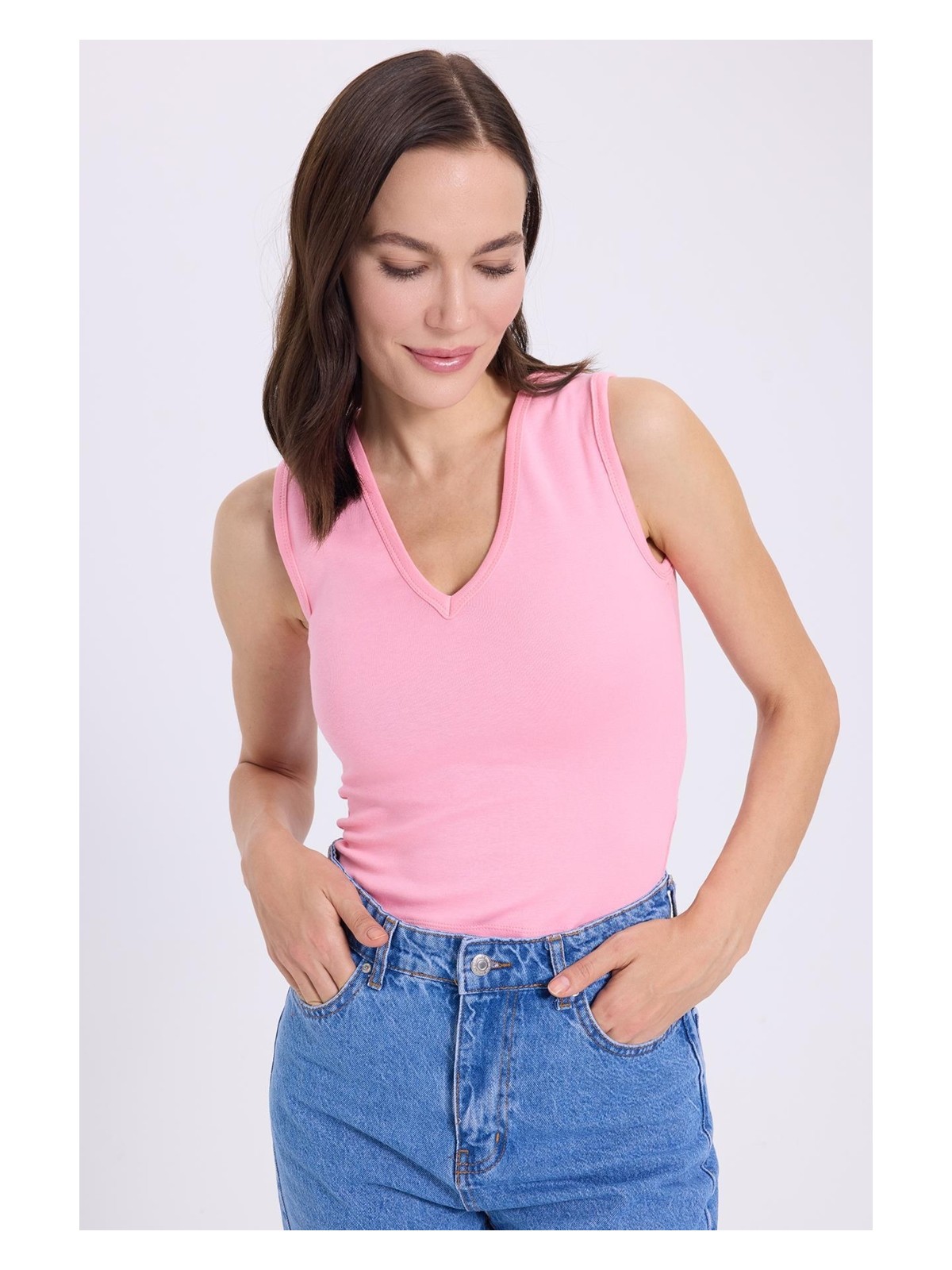 Tudors Kadın Slim Fit Dar Kesim V Yaka Sıfır Kol Pamuklu Ribanalı Pembe Bluz - Görsel 2