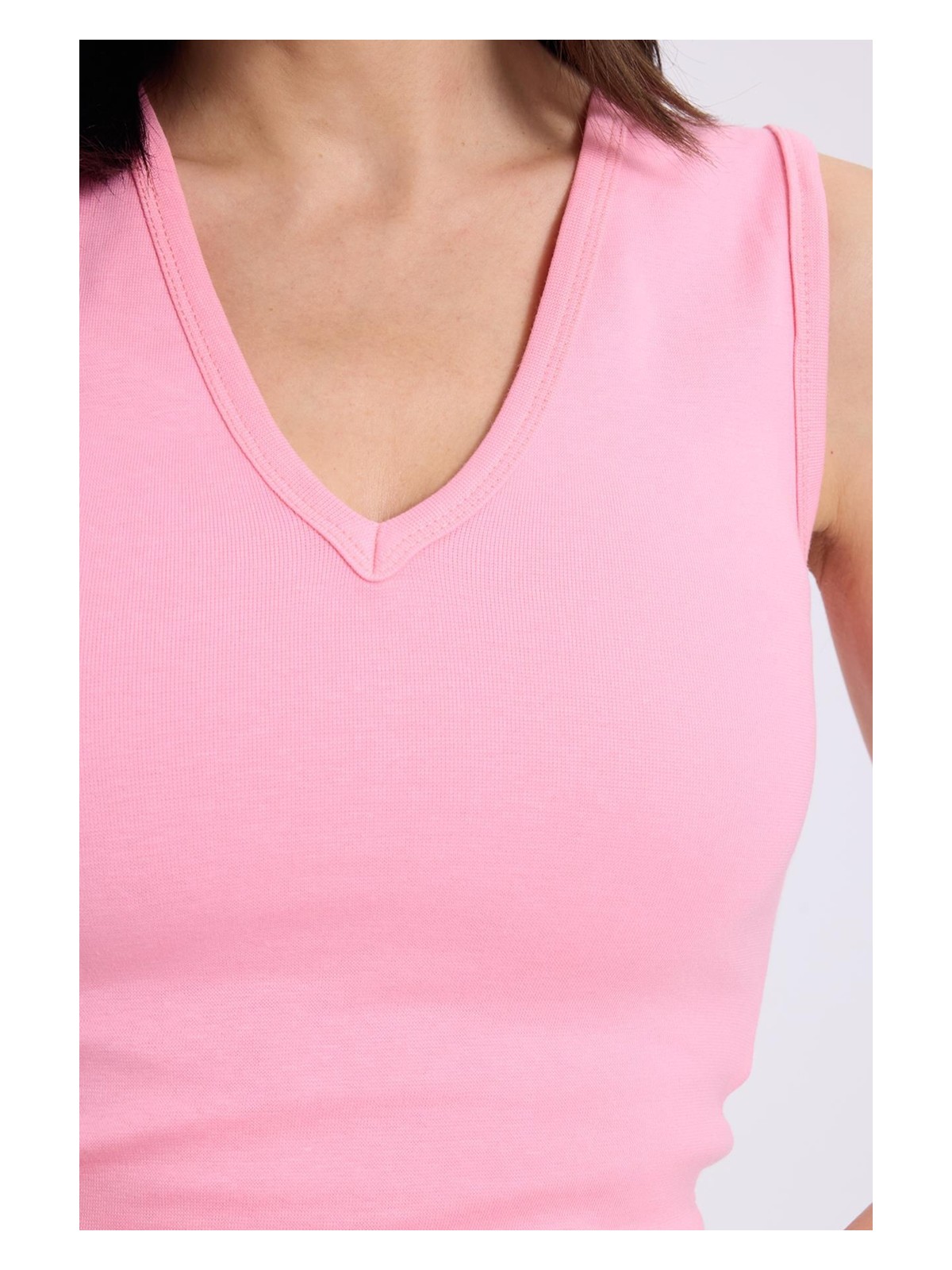 Tudors Kadın Slim Fit Dar Kesim V Yaka Sıfır Kol Pamuklu Ribanalı Pembe Bluz - Görsel 3