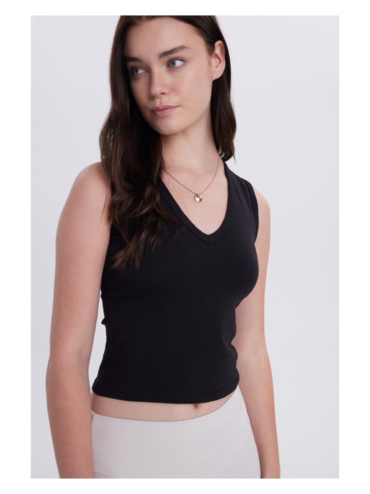 Tudors Kadın Slim Fit Dar Kesim V Yaka Sıfır Kol Pamuklu Ribanalı Siyah Bluz - Görsel 2