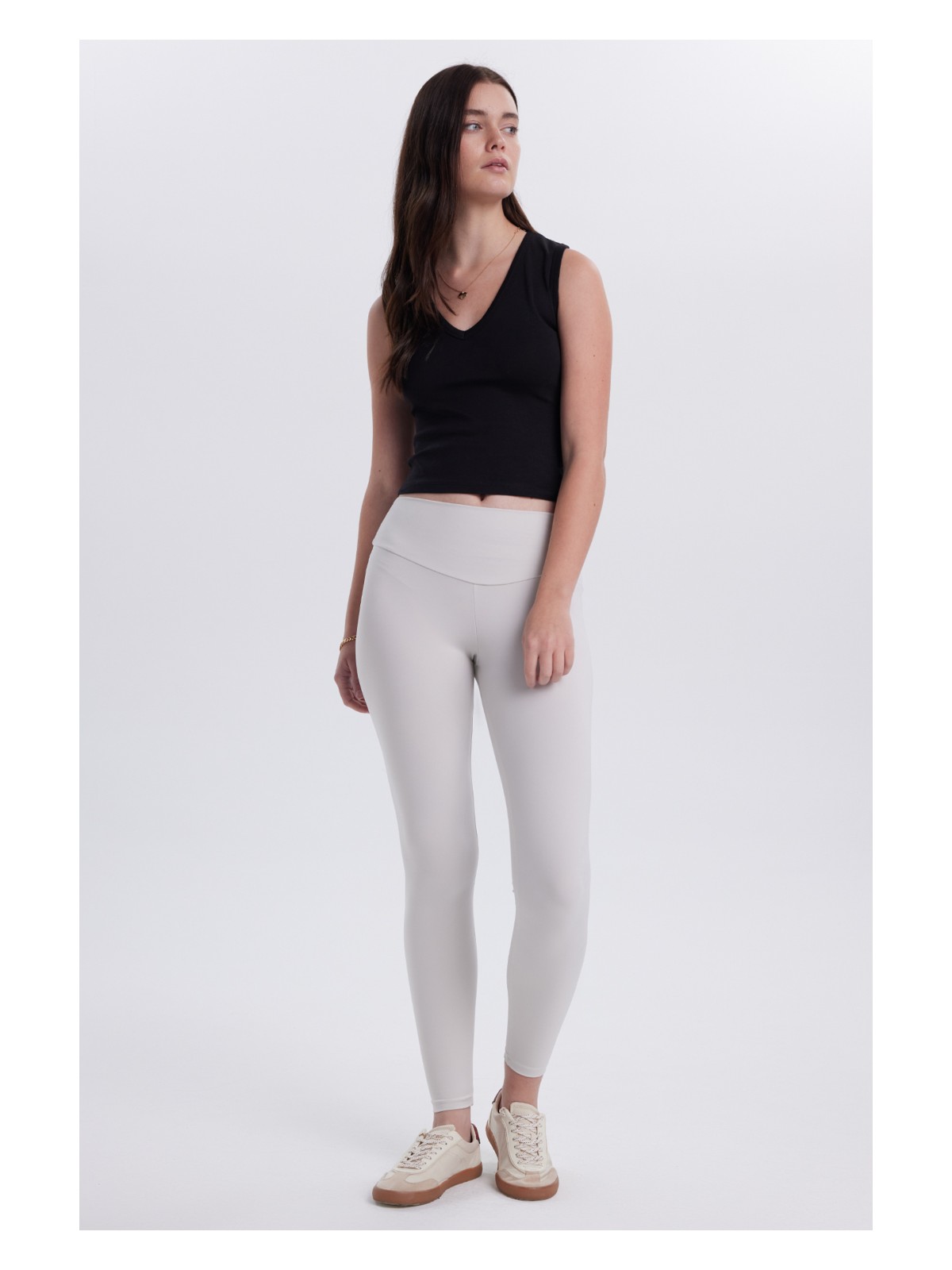 Tudors Kadın Slim Fit Dar Kesim V Yaka Sıfır Kol Pamuklu Ribanalı Siyah Bluz - Görsel 5