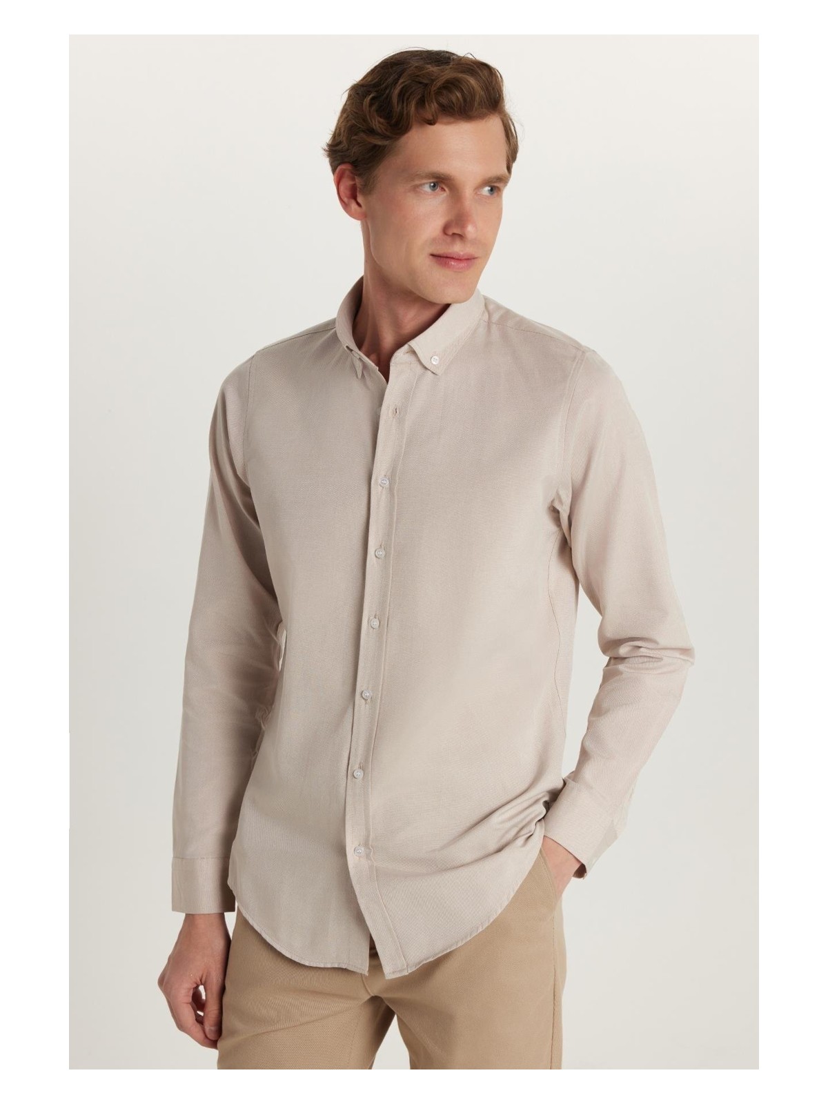 Tudors Erkek Slim Fit Dar Kesim Uzun Kollu Pamuklu Oxford Doku Kolay Ütü Taş Renk Düğmeli Yaka Gömlek