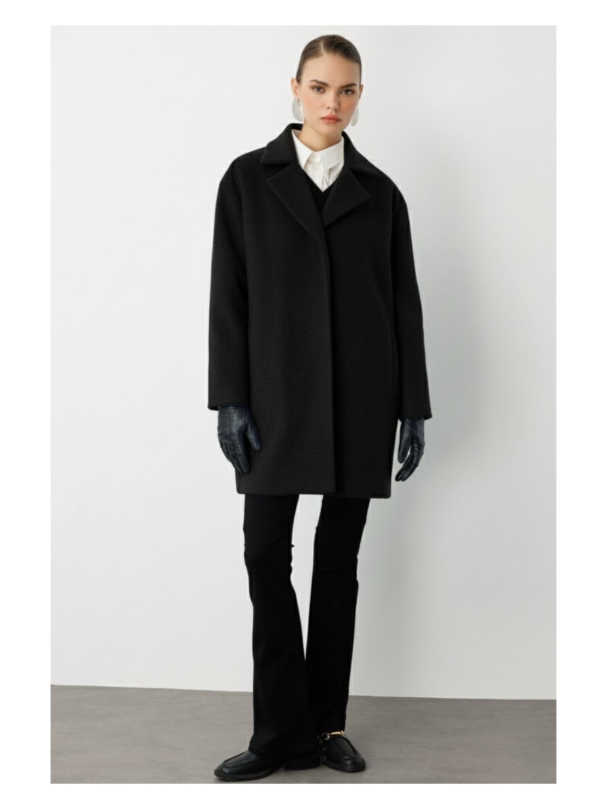 Mizalle Çıt Çıt Kapamalı Siyah Yünlü Kısa Kaşe Kaban