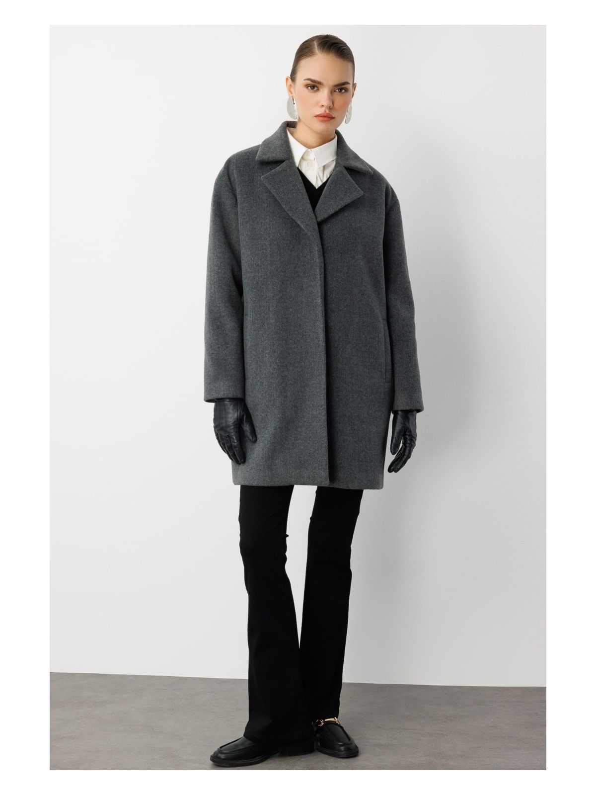 Mizalle Çıt Çıt Kapamalı Siyah Yünlü Kısa Kaşe Kaban - Görsel 4