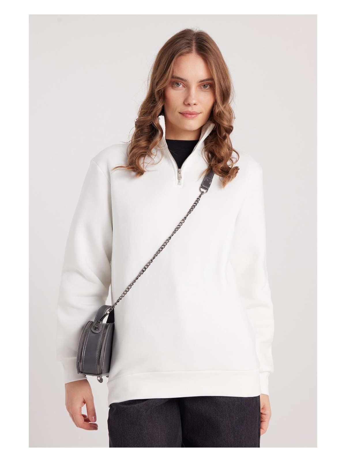 Tudors Kadın Relax Fit Rahat Kesim Pamuklu Içi Polarlı Yarım Fermuarlı Beyaz Dik Yaka Sweatshirt