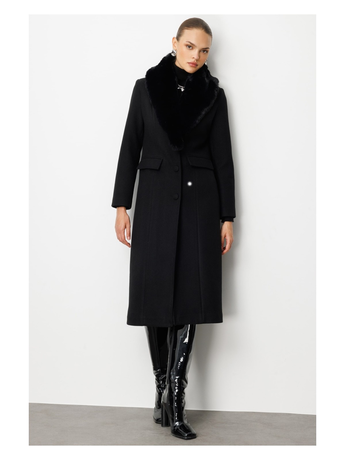 Mizalle Yakası Kürklü Uzun Siyah Yünlü Kaşe Palto