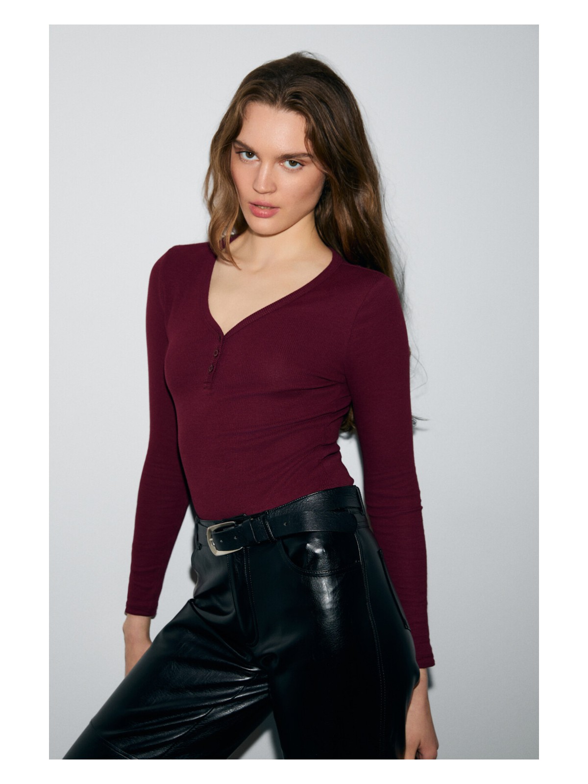 Grimelange Kalanı Kadın Uzun Kollu V Yaka Patlı Düğmeli Siyah Bluz - Görsel 5