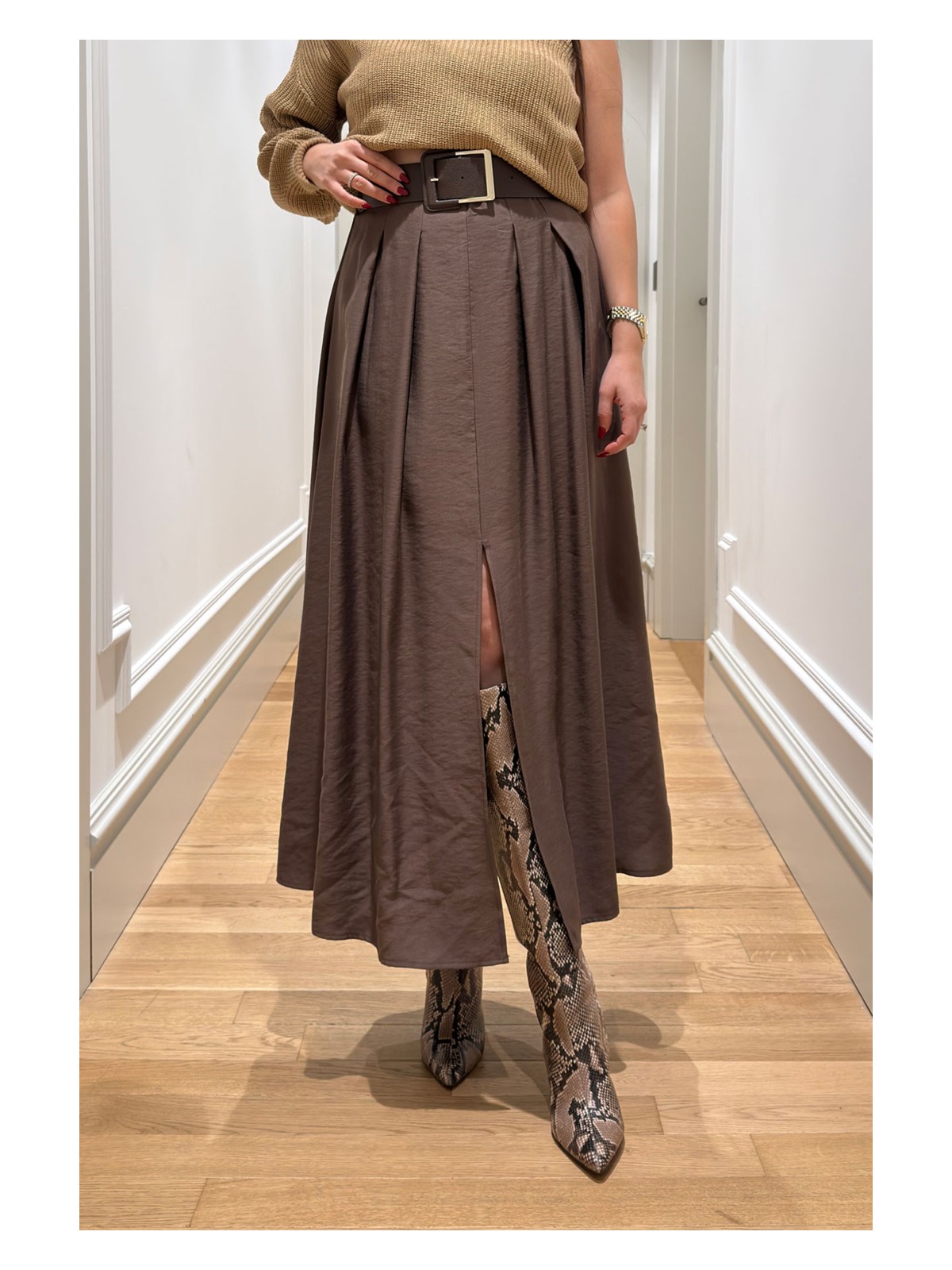 Magarde Kemer Detaylı Önü Yırtmaçlı Midi Etek- Siyah - Görsel 4