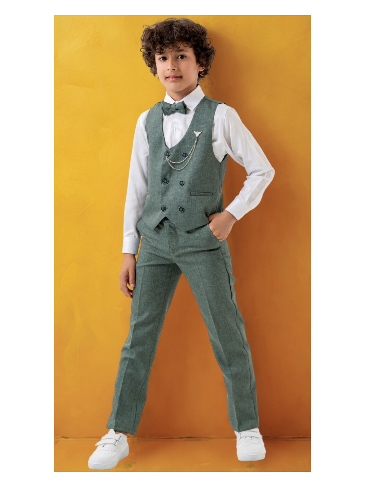 Erkek Çocuk Smokin Takım Elbise – Pantolonlu Yelekli Papyonlu Gömlekli Zincirli 5’li Set - Görsel 6