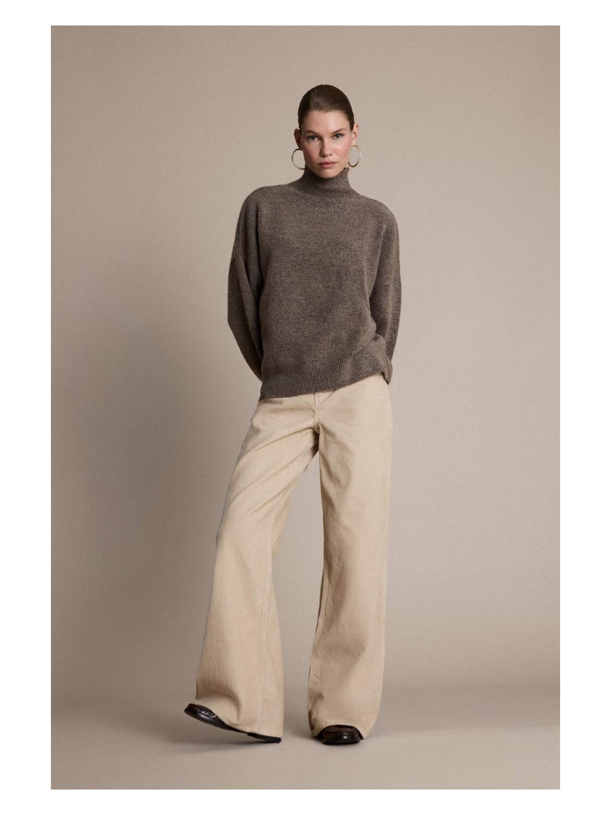 DeFacto %100 Pamuk Wide Leg Çift Cepli Yüksek Bel Geniş Paça Kadife Pantolon G3290AX25AU