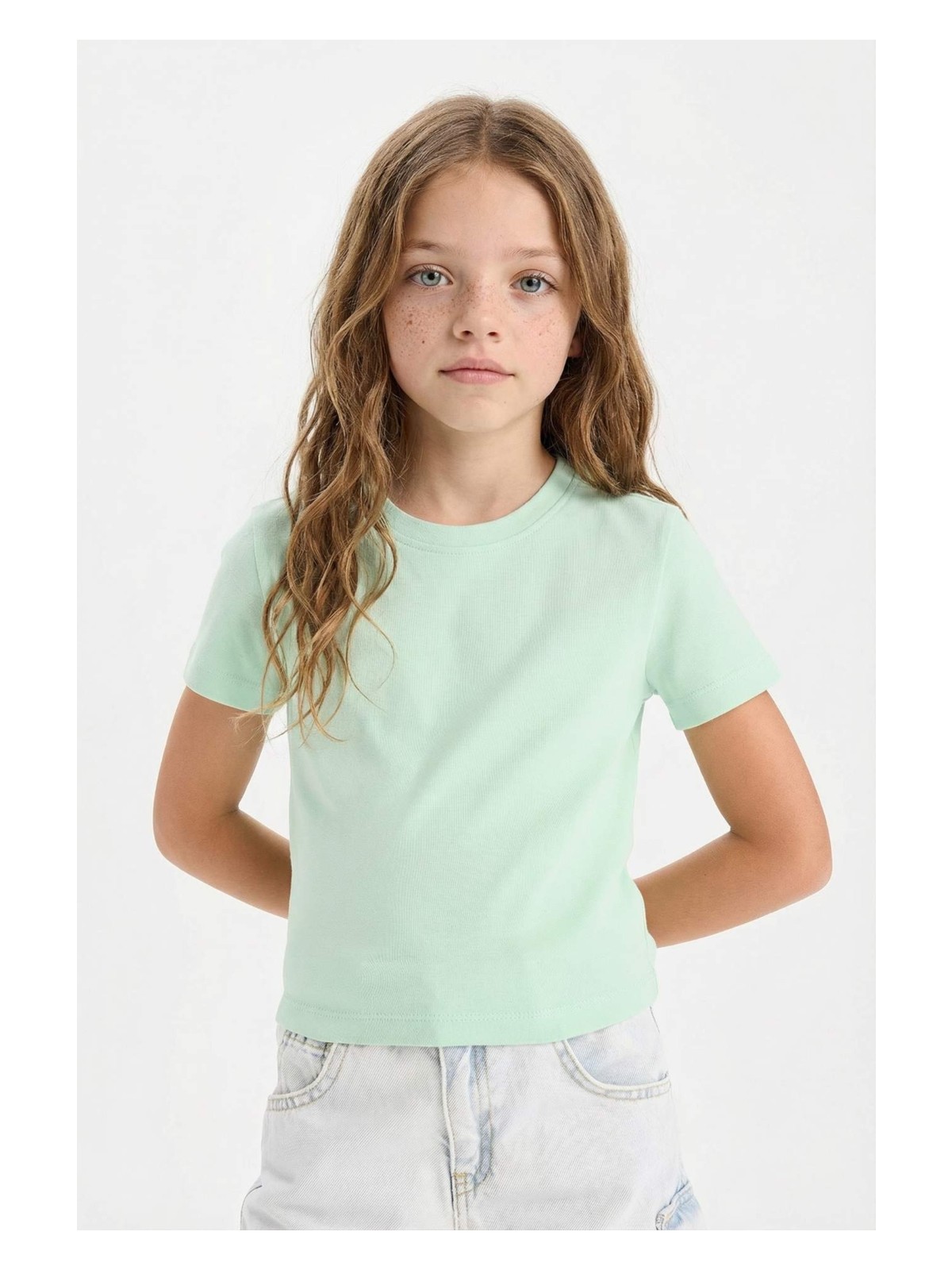 DeFacto Slim Fit Dar Kesim Bisiklet Yaka Ribana Basic Düz Kısa Kollu Tişört Kız Çocuk B3054A825SM - Görsel 3