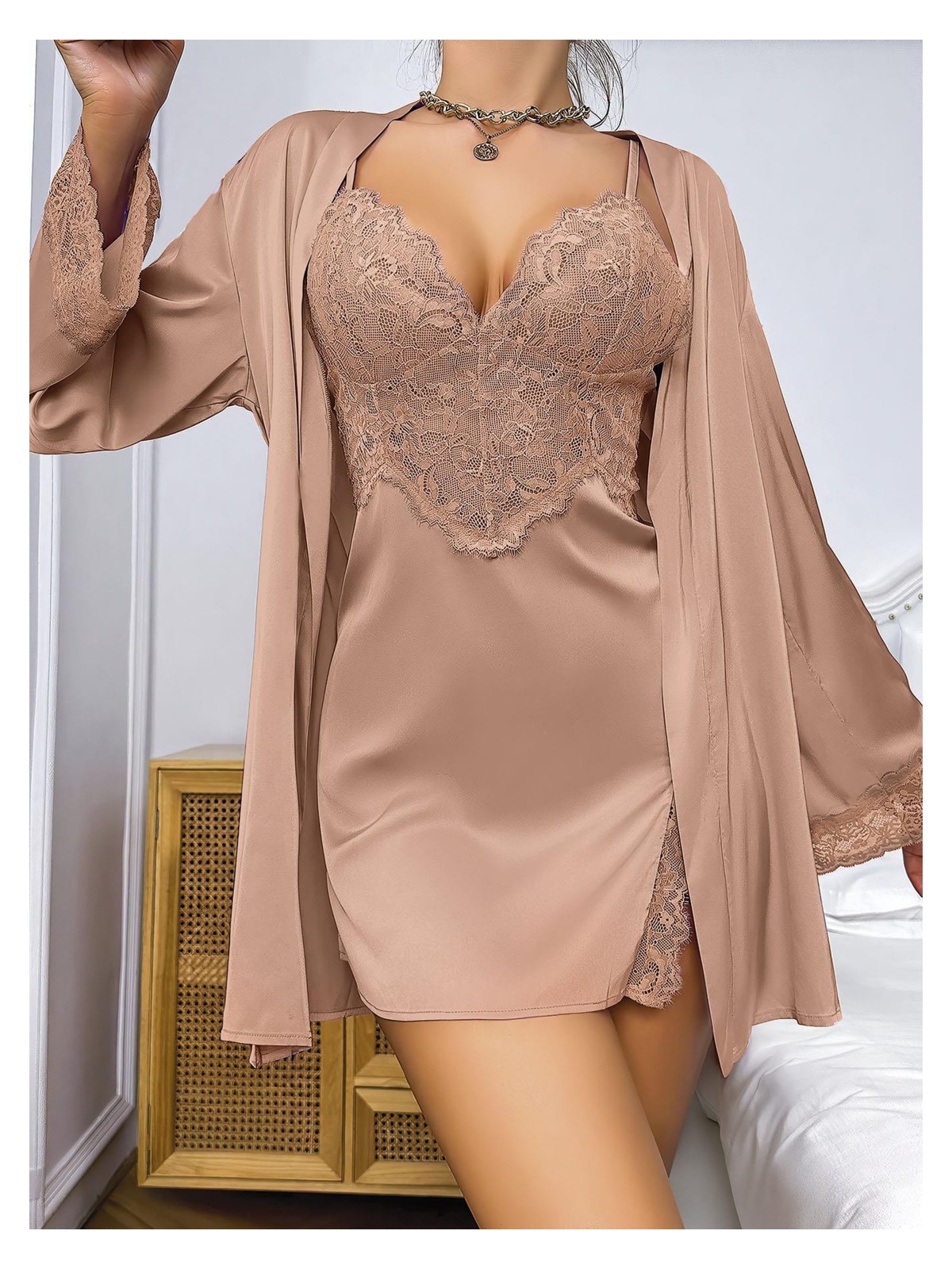 Litae Özel Tasarım Dantel Işlemeli Şık Göğüs Dekolteli Sabahlıklı 2li Saten Gecelik Takımı