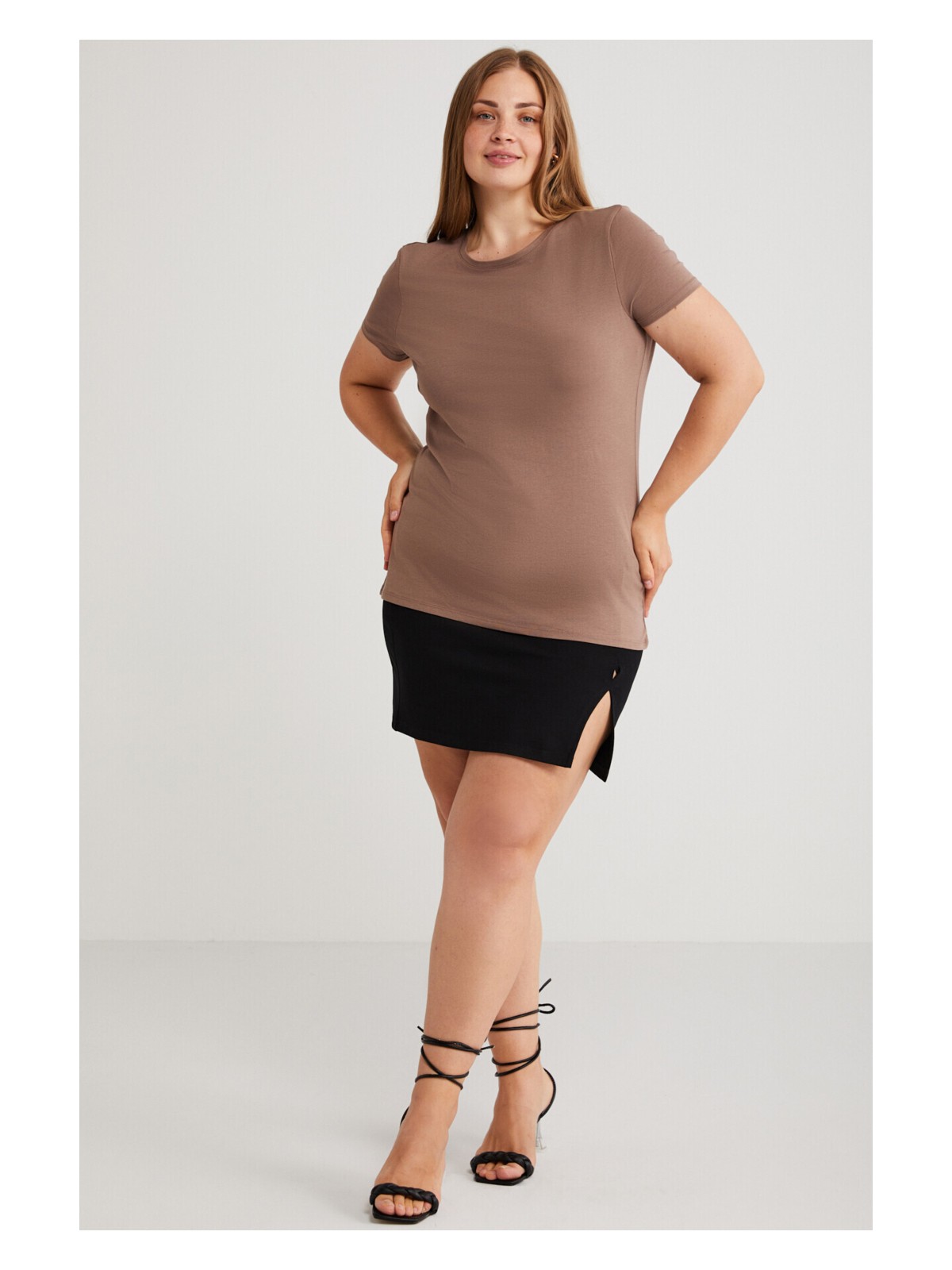 Ethiquet Mayra Kadın Slim Fit Dar Kalıp Bisiklet Yaka Basıc Kahverengi Büyük Beden T-shirt