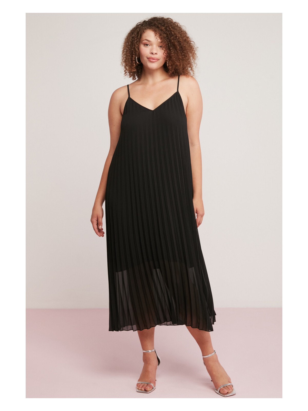 Ethiquet Opelıa Kadın Piliseli Şifon Kolsuz Ince Askılı Siyah Büyük Beden Elbise