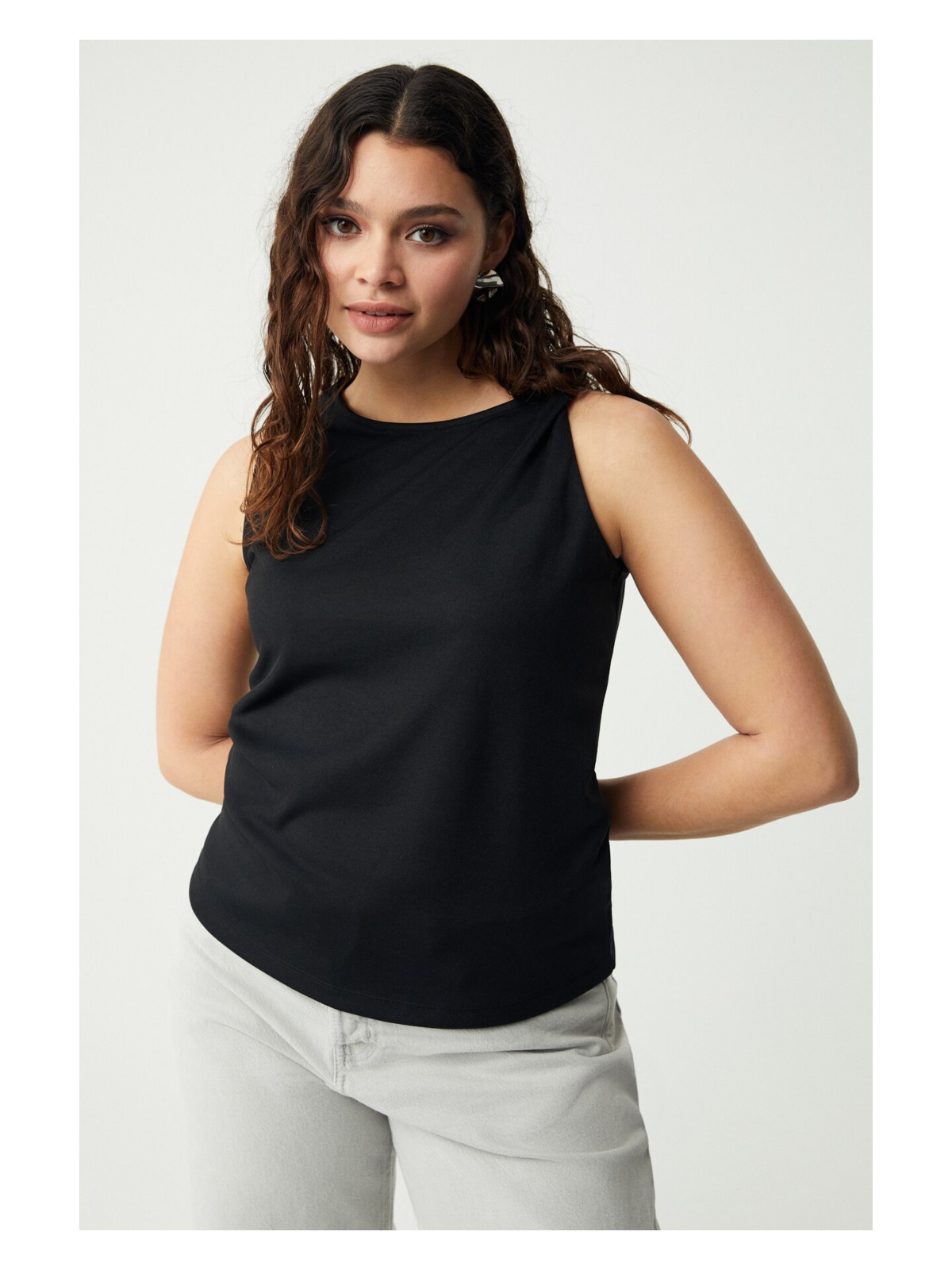 Ethiquet Katerbb Kadın Tek Omuzu Düğüm Detaylı Kolsuz Siyah Büyük Beden Bluz