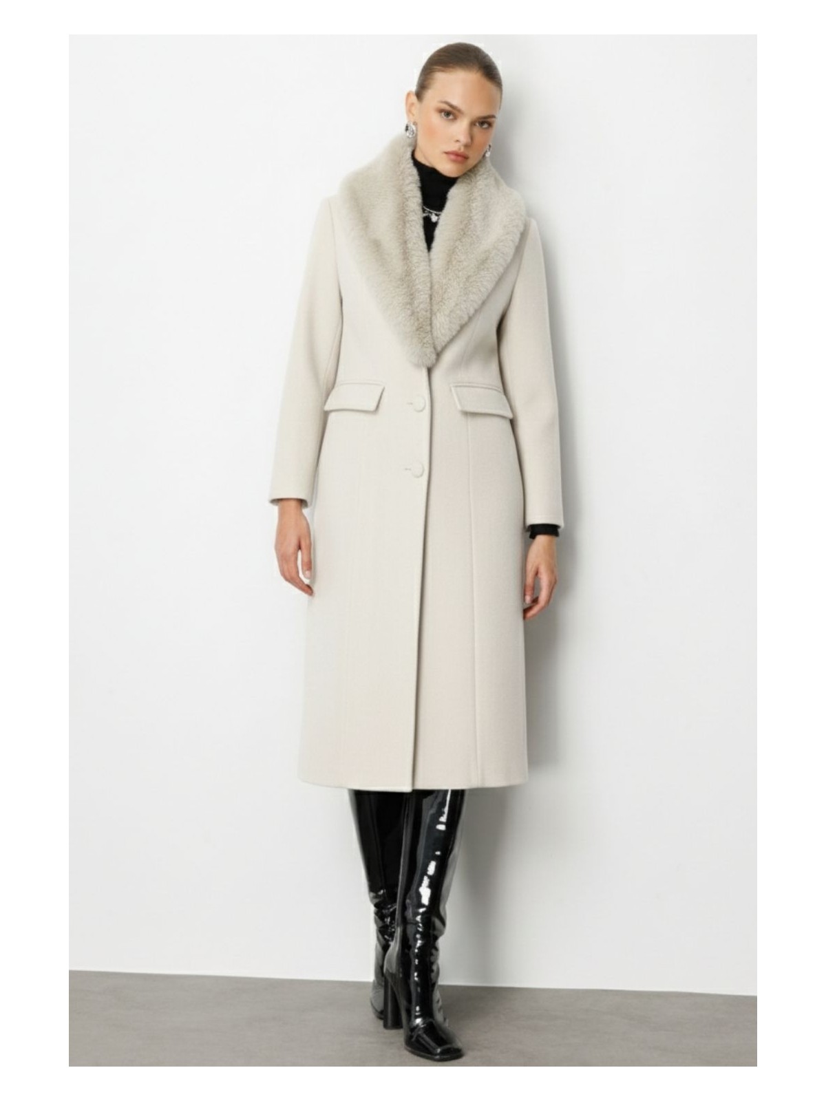 Mizalle Yakası Kürklü Uzun Siyah Yünlü Kaşe Palto - Görsel 4