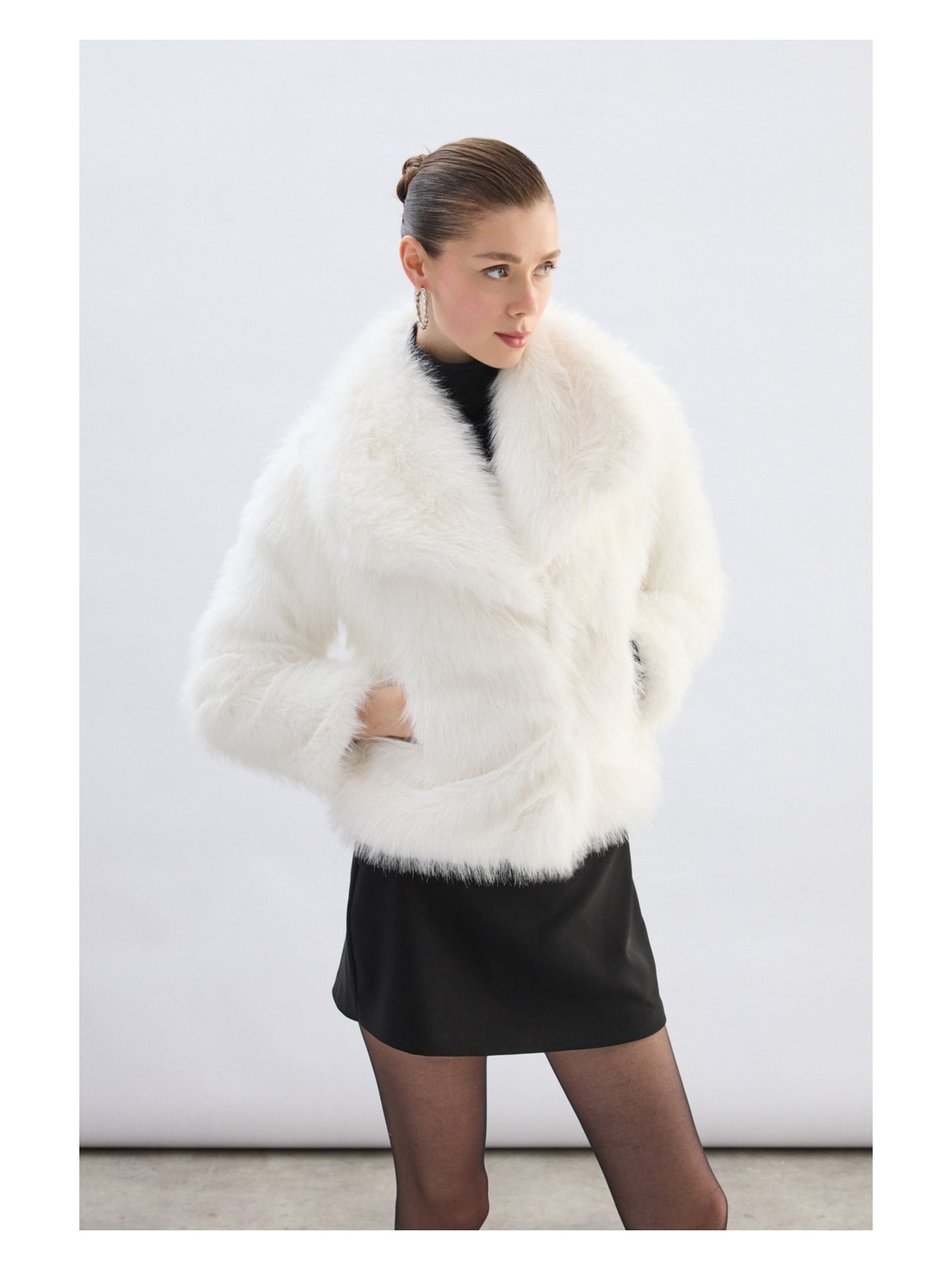 Sateen Geniş Yakalı Simli Kürk - Taş