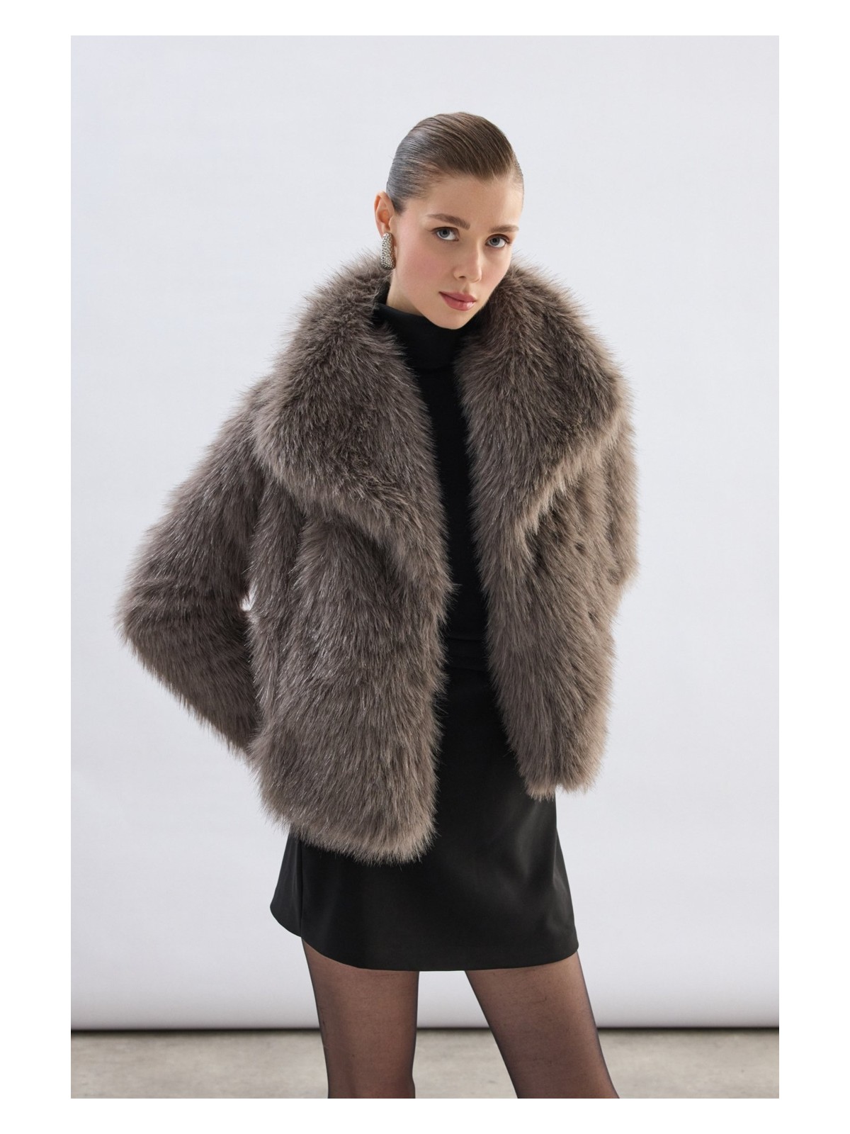 Sateen Geniş Yakalı Simli Kürk - Siyah - Görsel 3