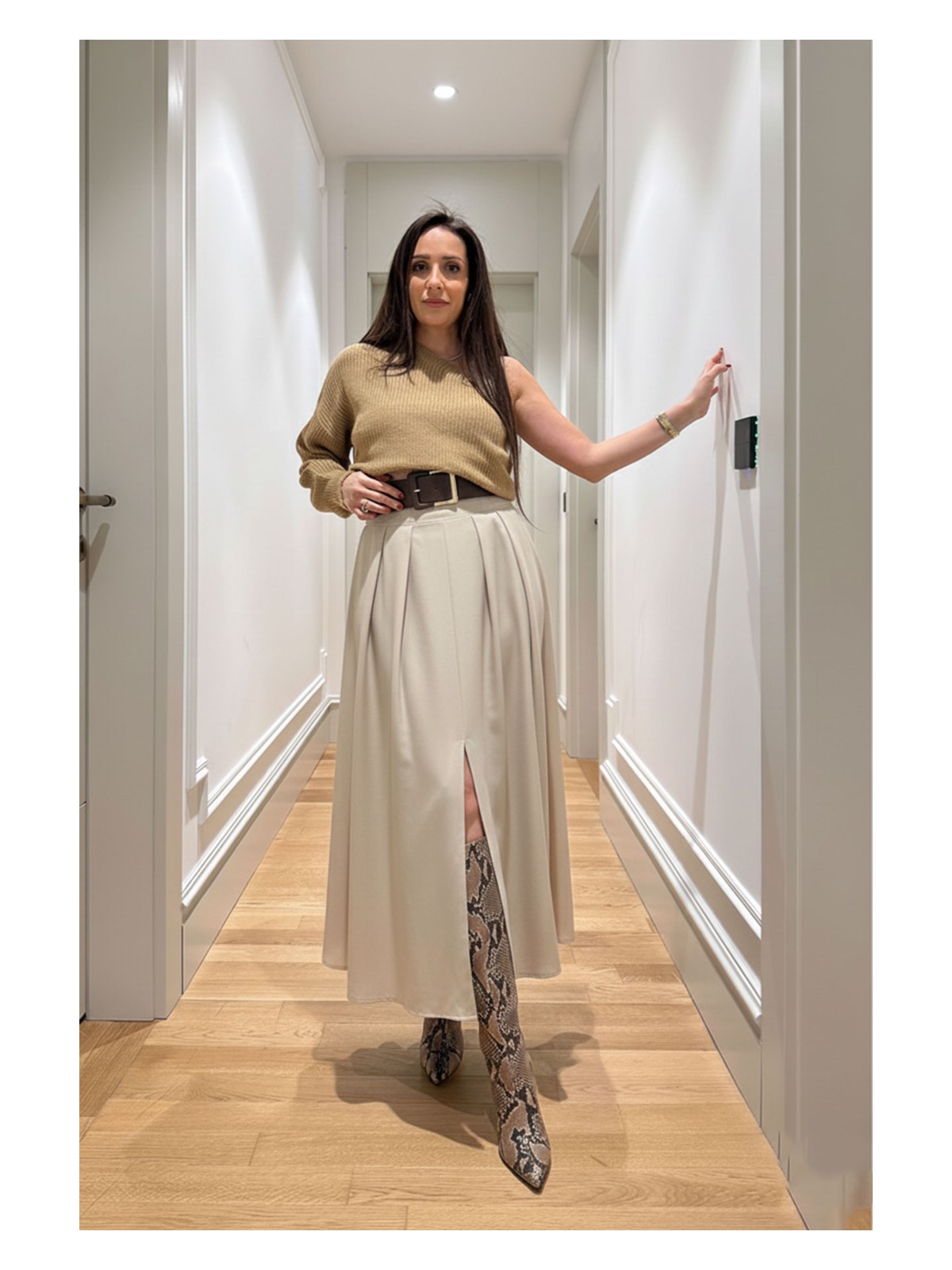 Magarde Kemer Detaylı Önü Yırtmaçlı Midi Etek- Siyah - Görsel 5