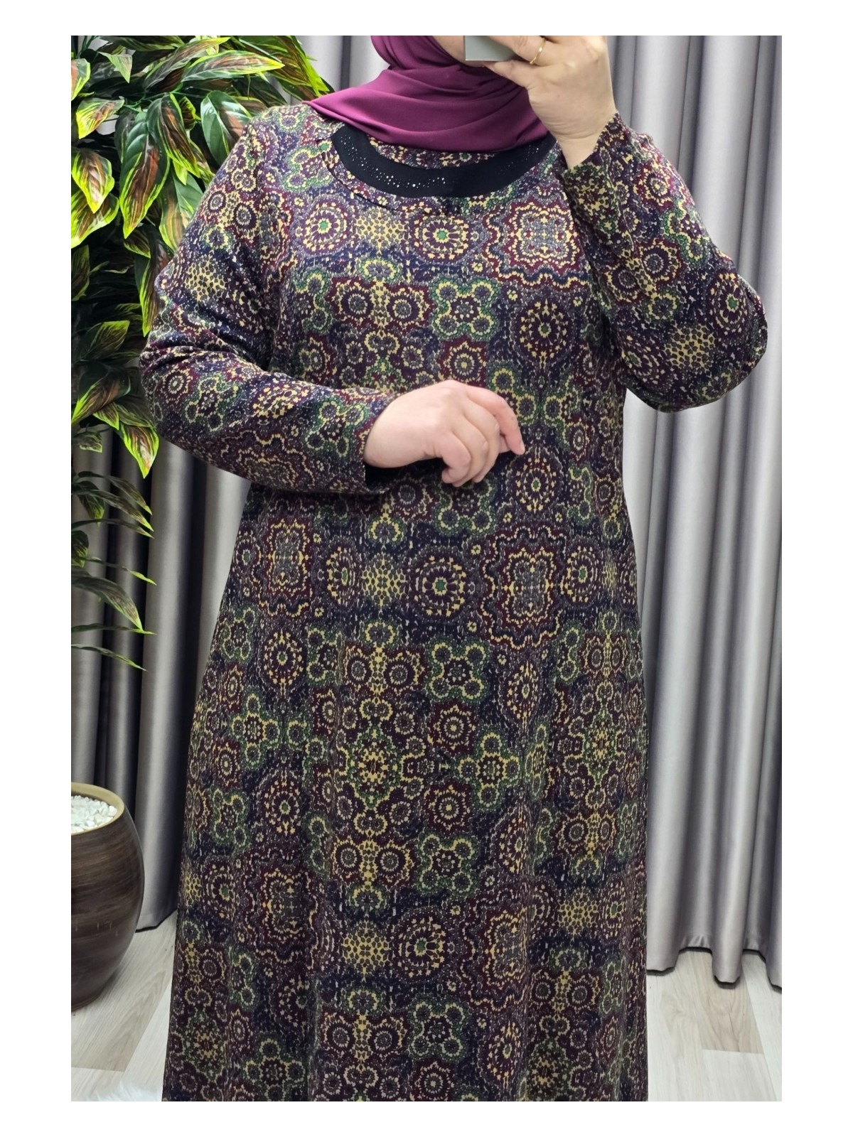 Elmas Tesettür Kadın Giyim Büyük Beden Etnik Desenli Yakası Taşlı Elbise - Görsel 5