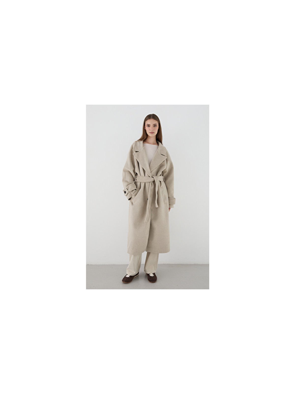 Jaste Kadın Uzun Kaban Taş Renkli Düz Desenli Polyester Malzeme ile Günlük Şıklık - Görsel 4