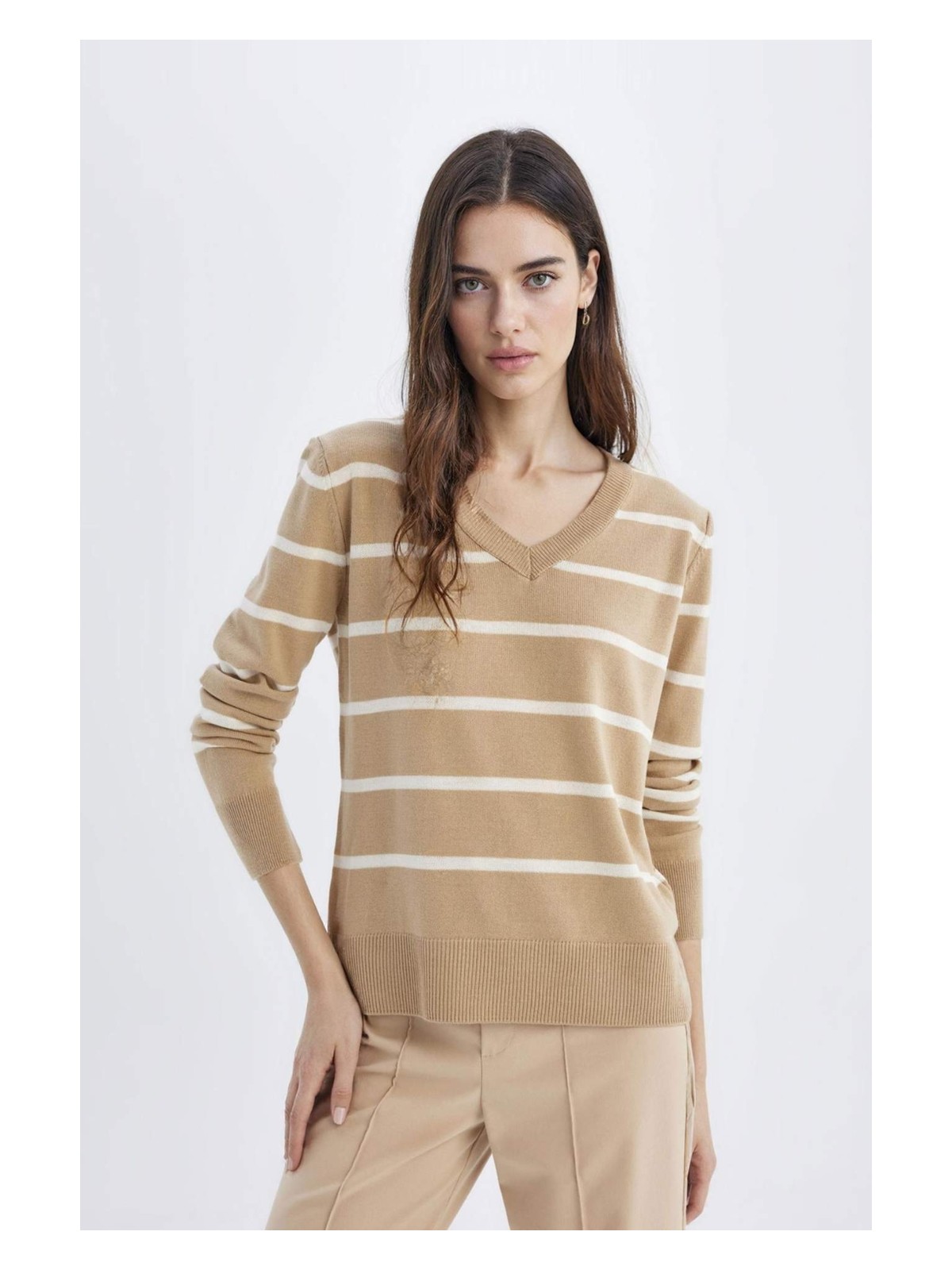 DeFacto Relax Fit V Yaka Yumuşak Dokulu Çizgili Triko Kazak A2359AX24WN - Görsel 4