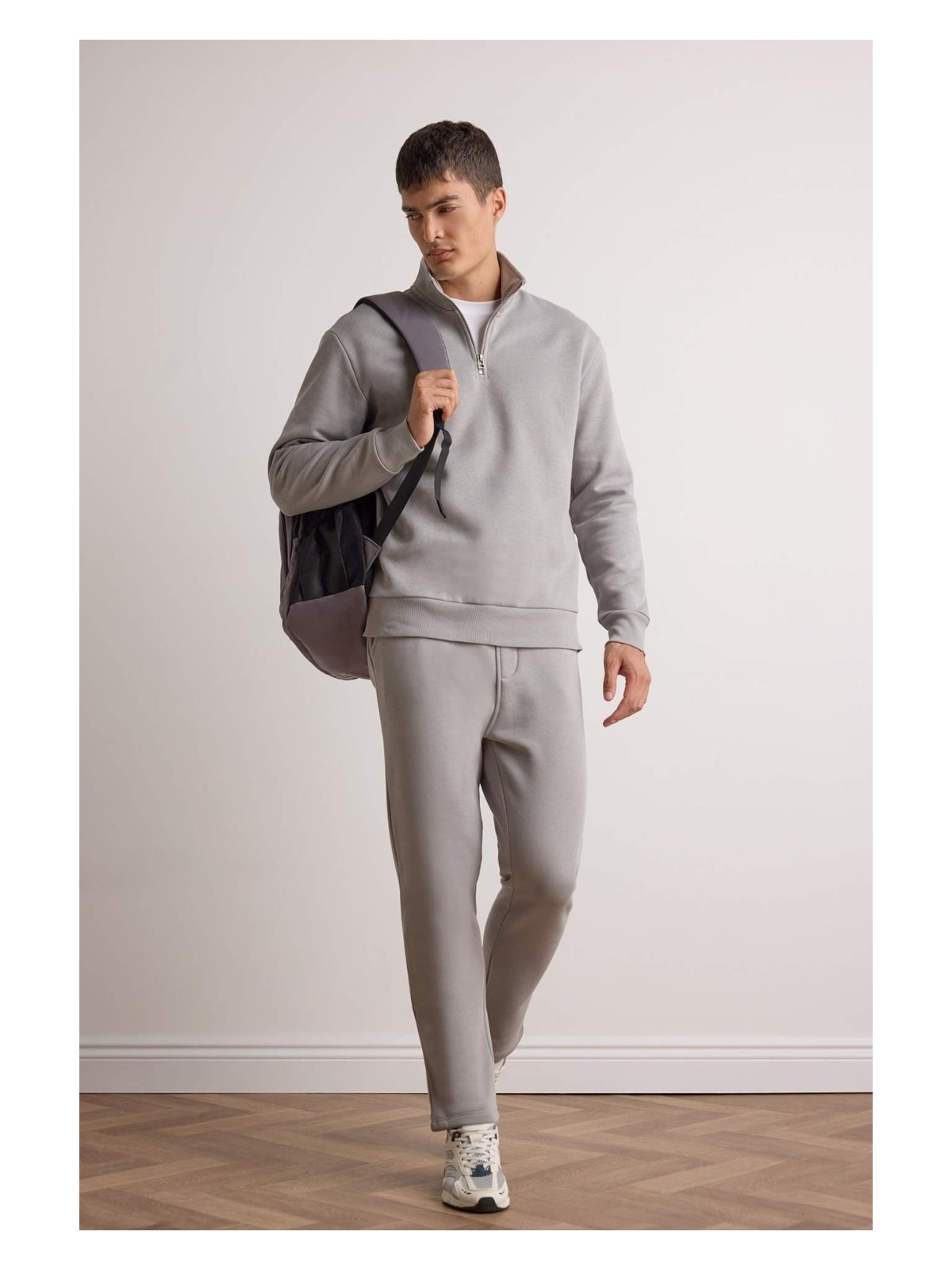 DeFacto Regular Fit Beli Bağcıklı Cepli Düz Paça Kalın Eşofman Altı D7836AX25AU