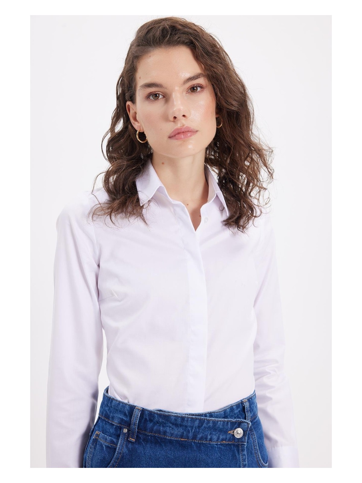 Tudors Kadın Slim Fit Non-Iron Pamuklu Vücuda Oturan Ütü Gerektirmez Pensli Beyaz Gömlek