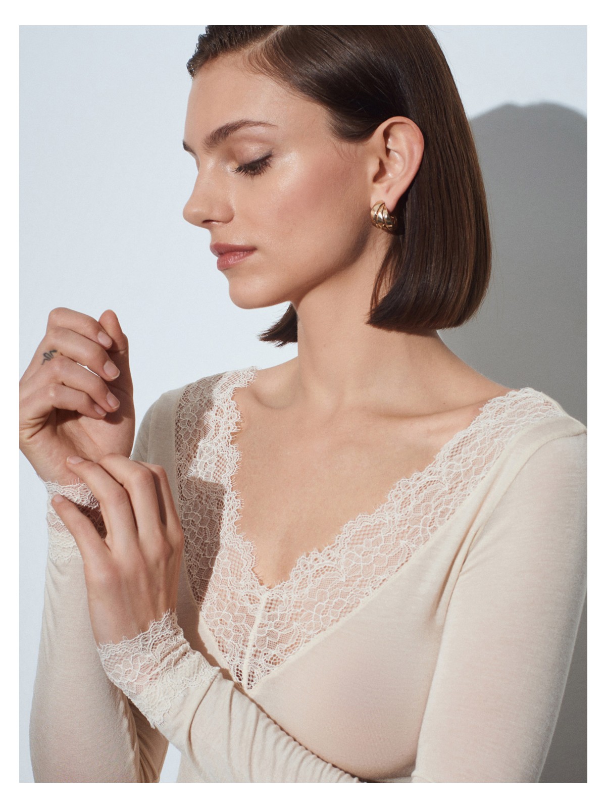 Dilvin 32311 Dantelli Kaşmir Bluz-Siyah - Görsel 7